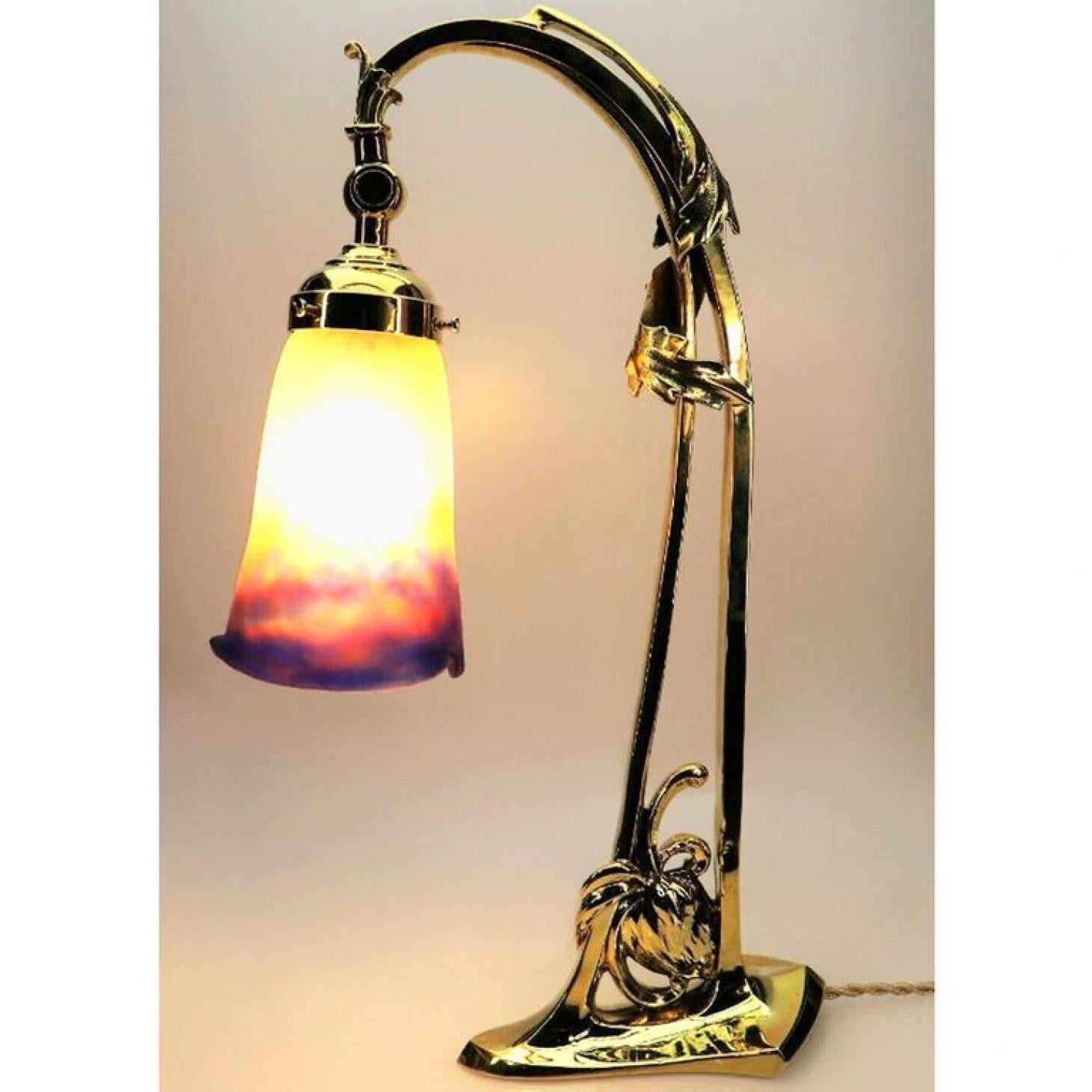 Art déco-Tischlampe Muller Fres aus Messing mit Glasschirm aus Pate De Verre im Art déco-Stil, 1910 (Frühes 20. Jahrhundert) im Angebot
