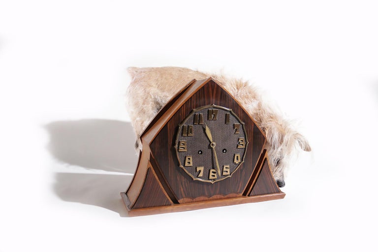 Art Deco, Amsterdam School mantel clock from circa 1920.
The dial is made of patinated brass and it is mounted on a rosewood plate. The box is made of oak. The clock is in good condition and has a beautiful warm sound.