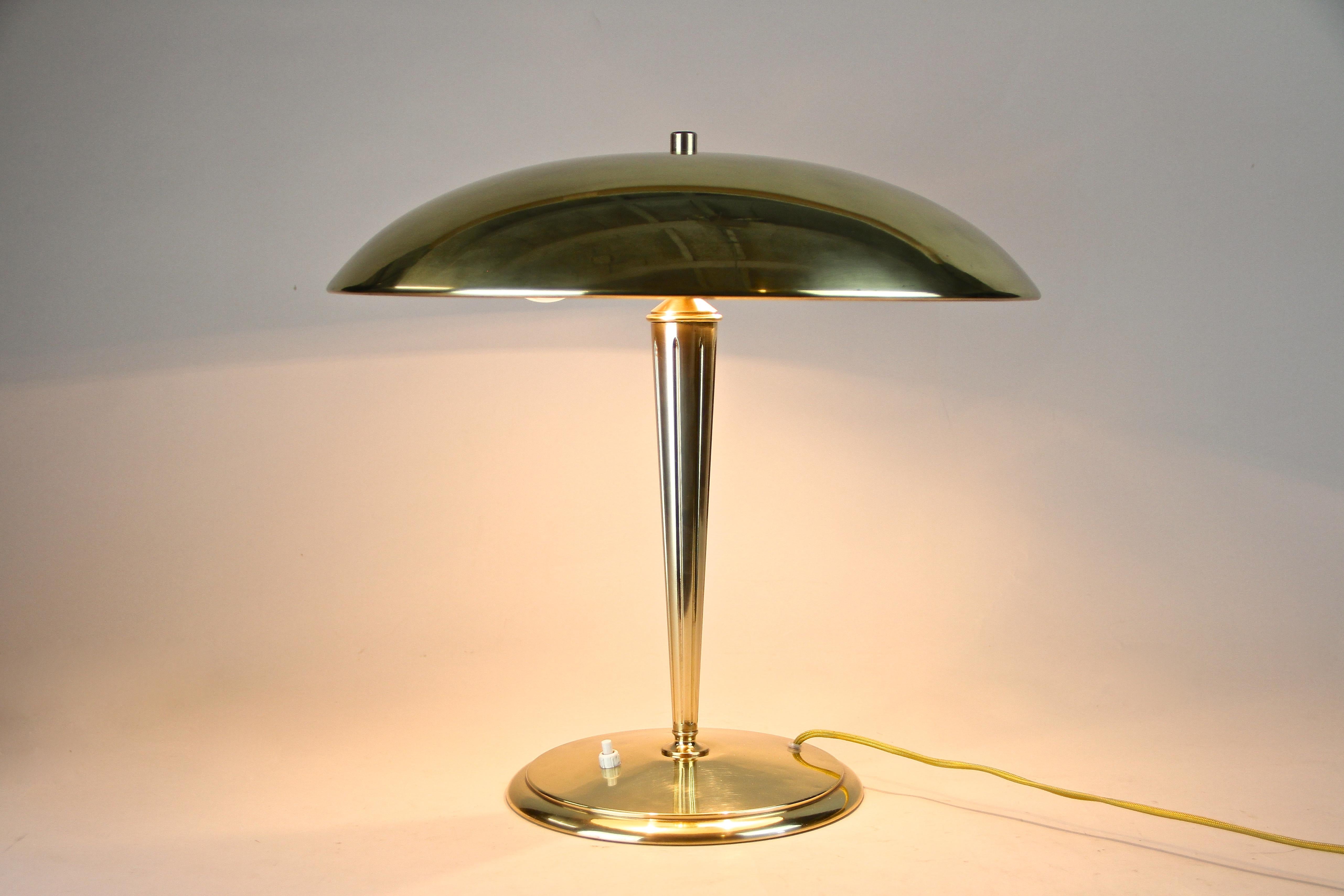 1920 lamp