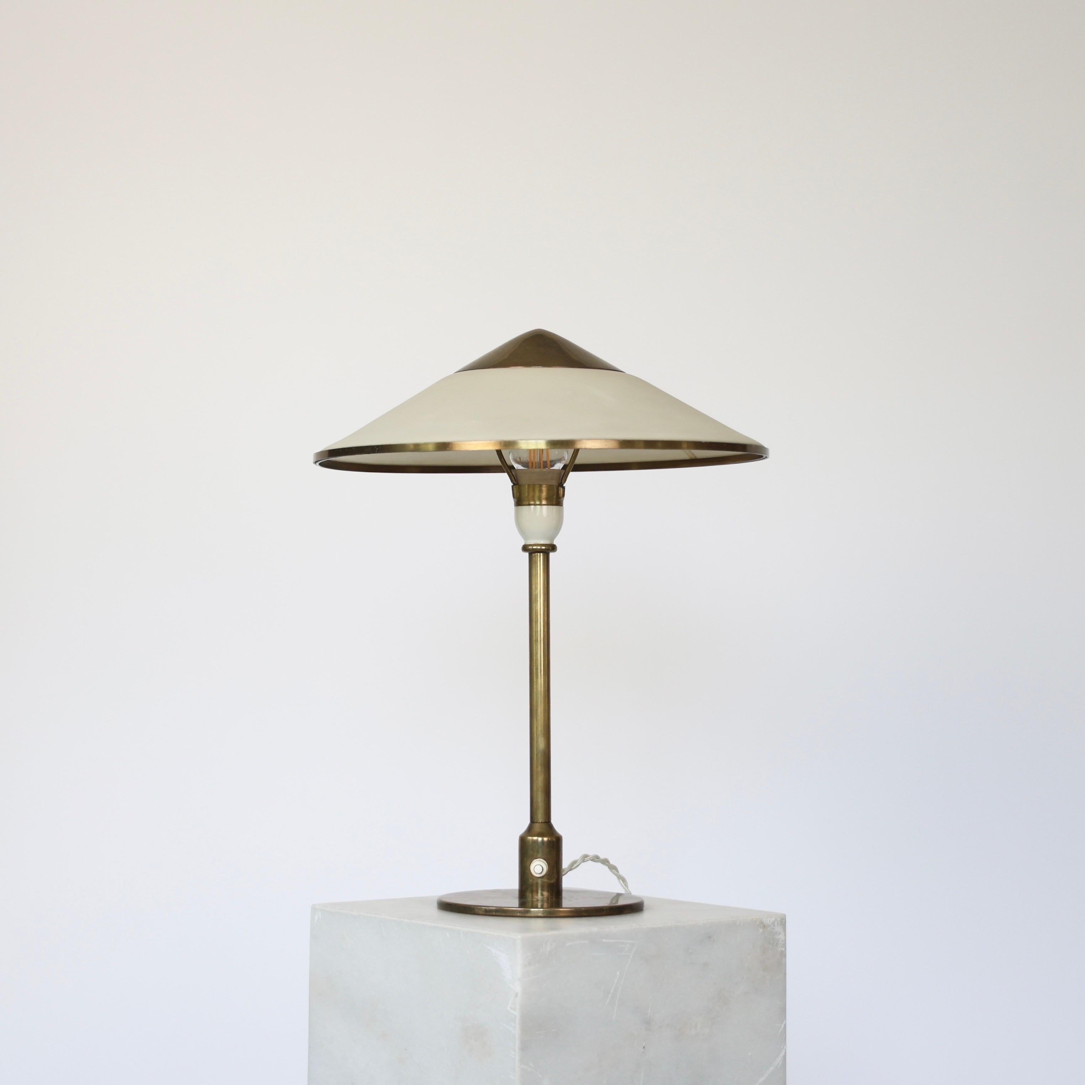 Art Deco Tischlampe aus Messing von Niels Thykier für Fog & Mørup, 1930er Jahre, Dänemark im Angebot 4