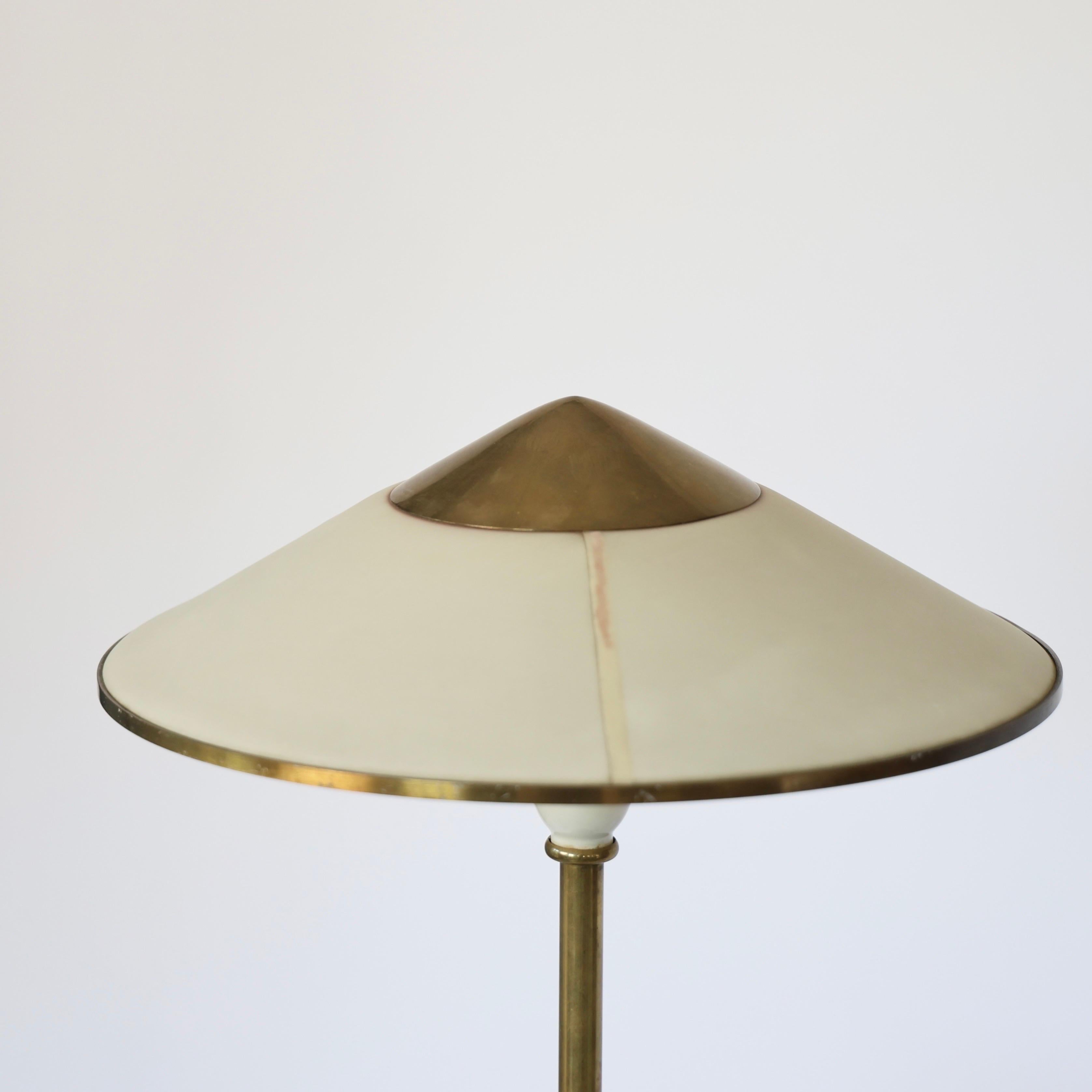Art Deco Tischlampe aus Messing von Niels Thykier für Fog & Mørup, 1930er Jahre, Dänemark im Angebot 1