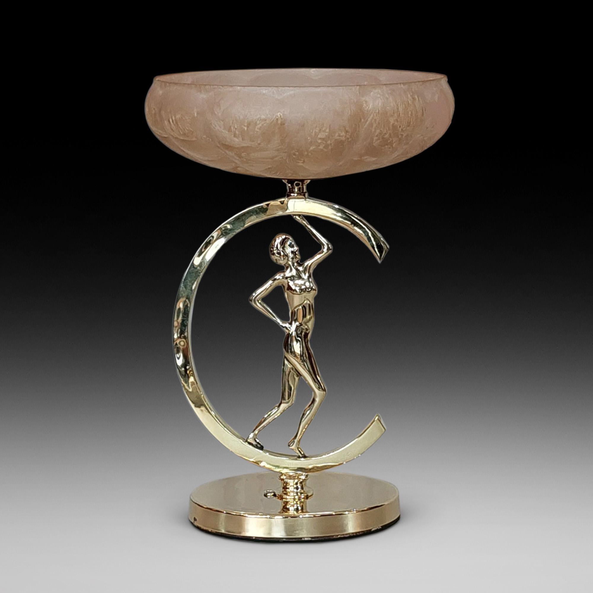 Lampe de table Art Déco en laiton représentant une dame dansant dans un croissant de lune stylisé avec un abat-jour rose - 9