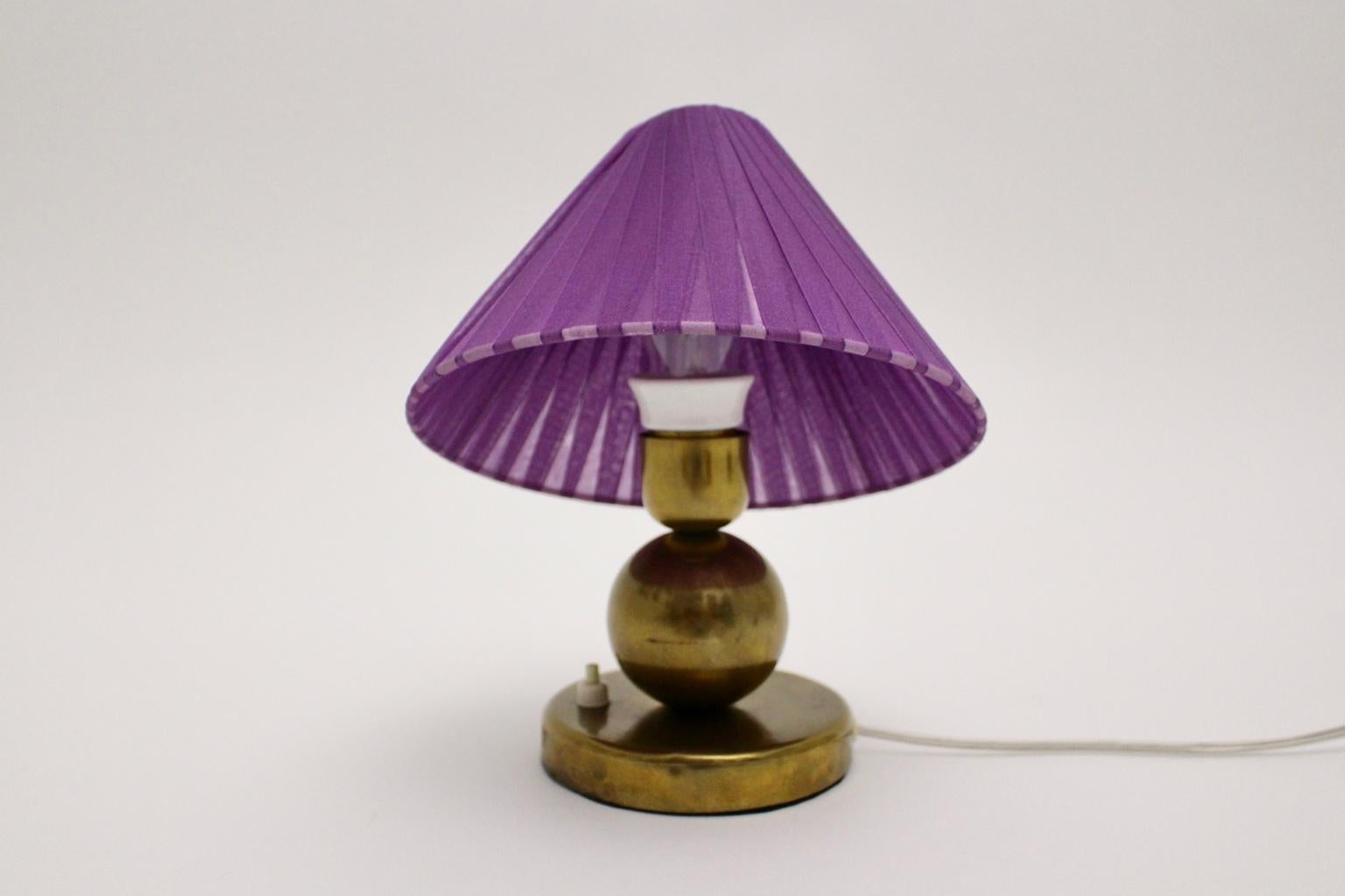 We present an elegant vintage table lamp, France, 1930s with a globular brass base and a renewed lilac lampshade.
The brass base shows a great brass patina furthermore the renewed lampshade is made of pleated organza fabric.

On/off switch
One E 27