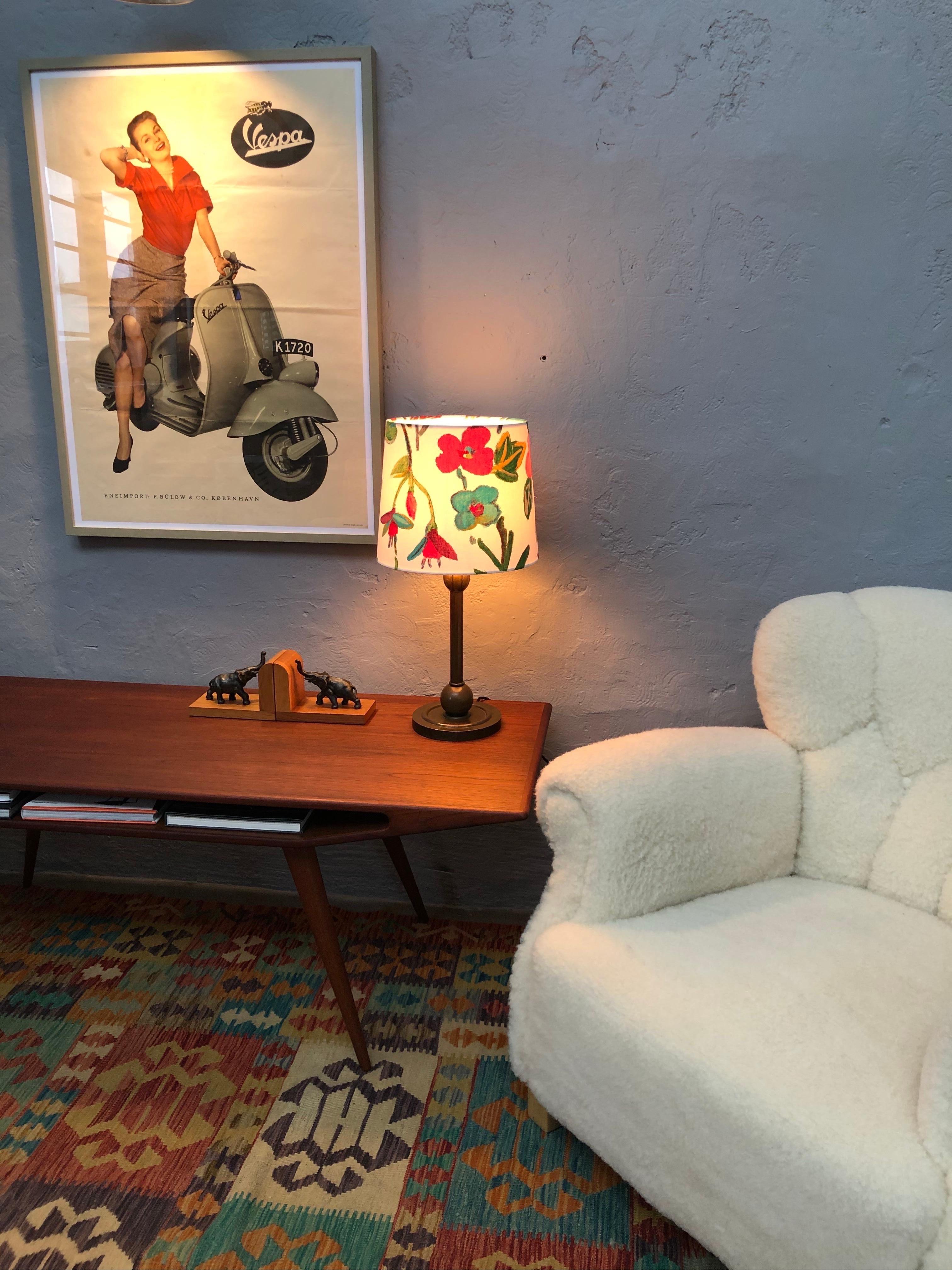 Milieu du XXe siècle Ancienne lampe de table danoise en laiton Art Deco en vente