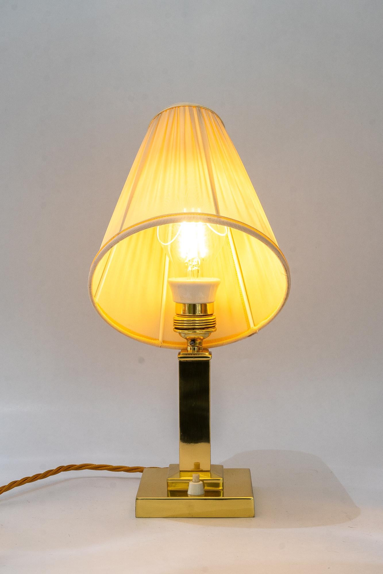 Art Deco Messing Tischlampe mit Stoffschirm Wien um 1920er Jahre im Angebot 6