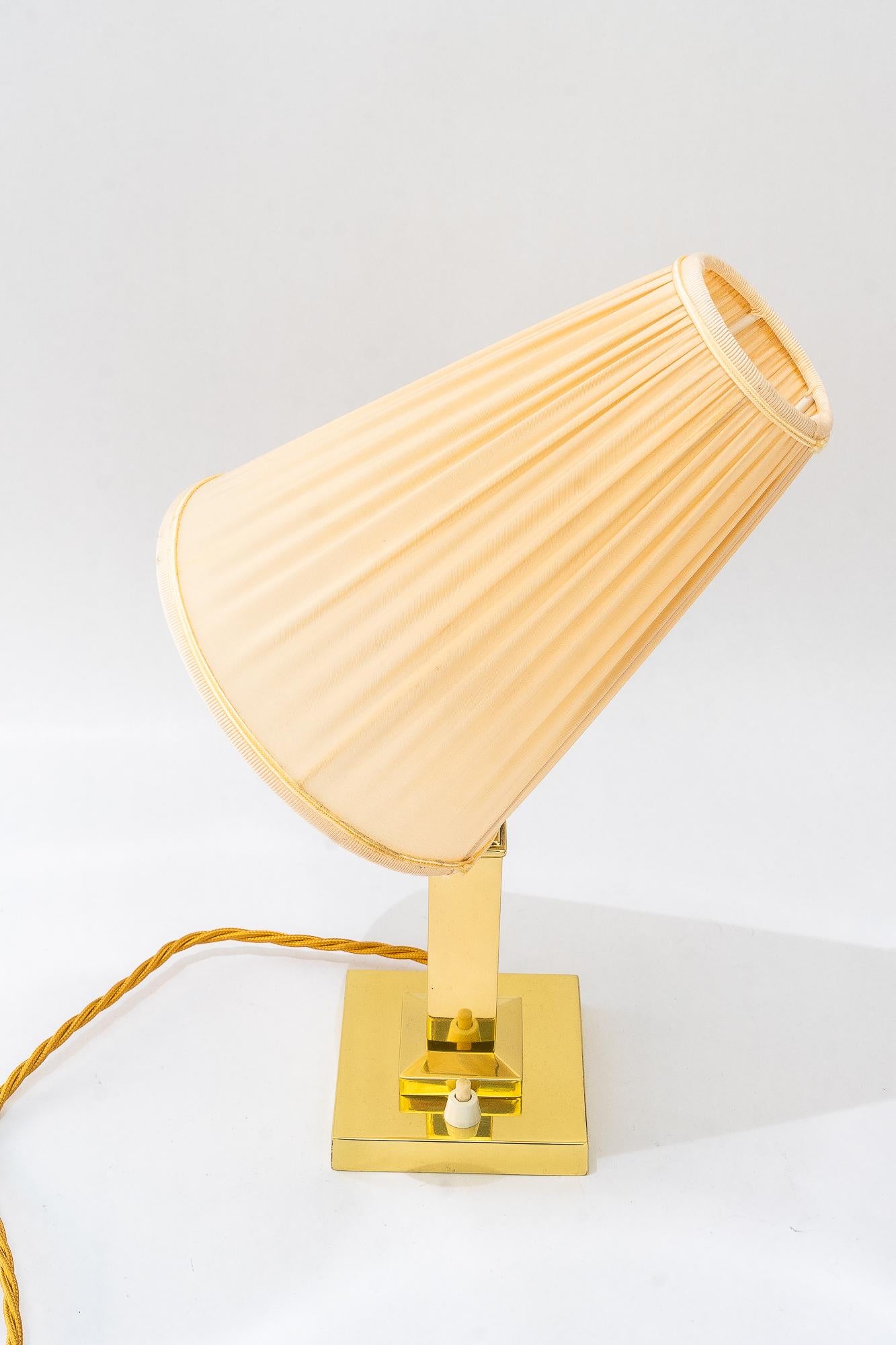 Art Deco Messing Tischlampe mit Stoffschirm Wien um 1920er Jahre (Frühes 20. Jahrhundert) im Angebot