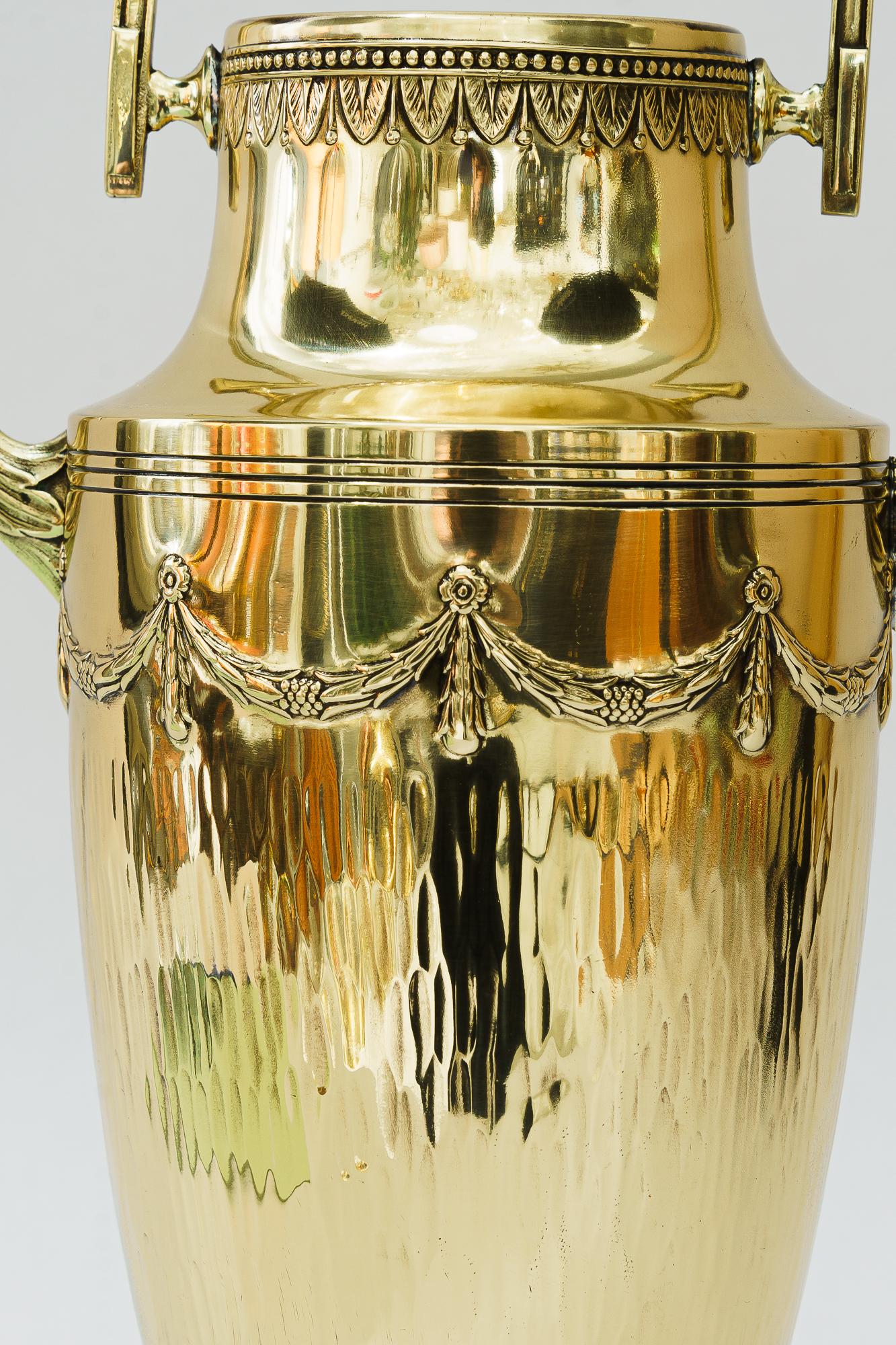 Art Déco Vaso in ottone Art Deco di Vienna degli anni '20 circa in vendita