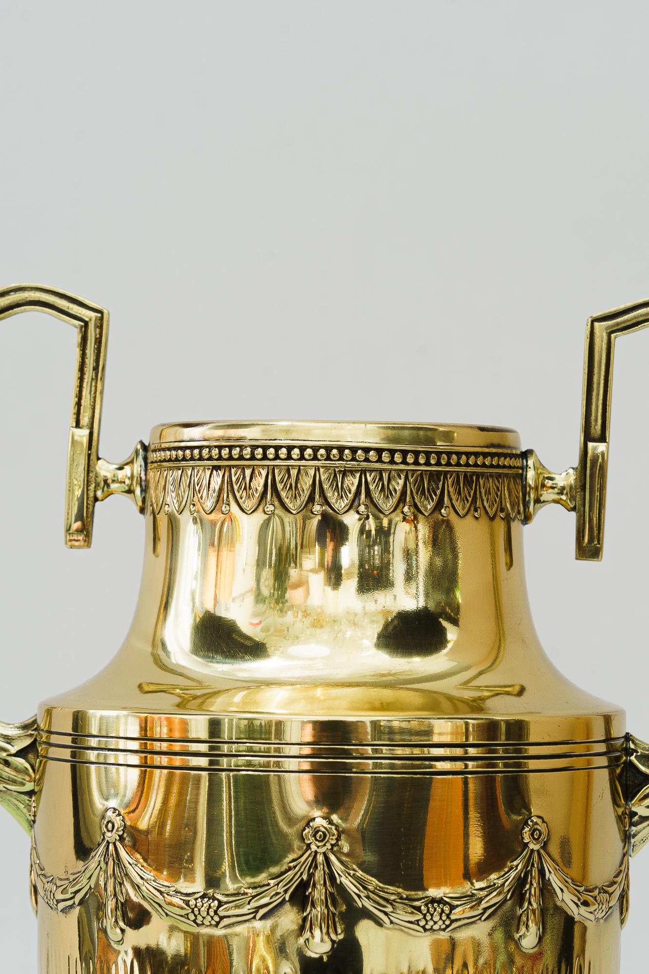 Austriaco Vaso in ottone Art Deco di Vienna degli anni '20 circa in vendita