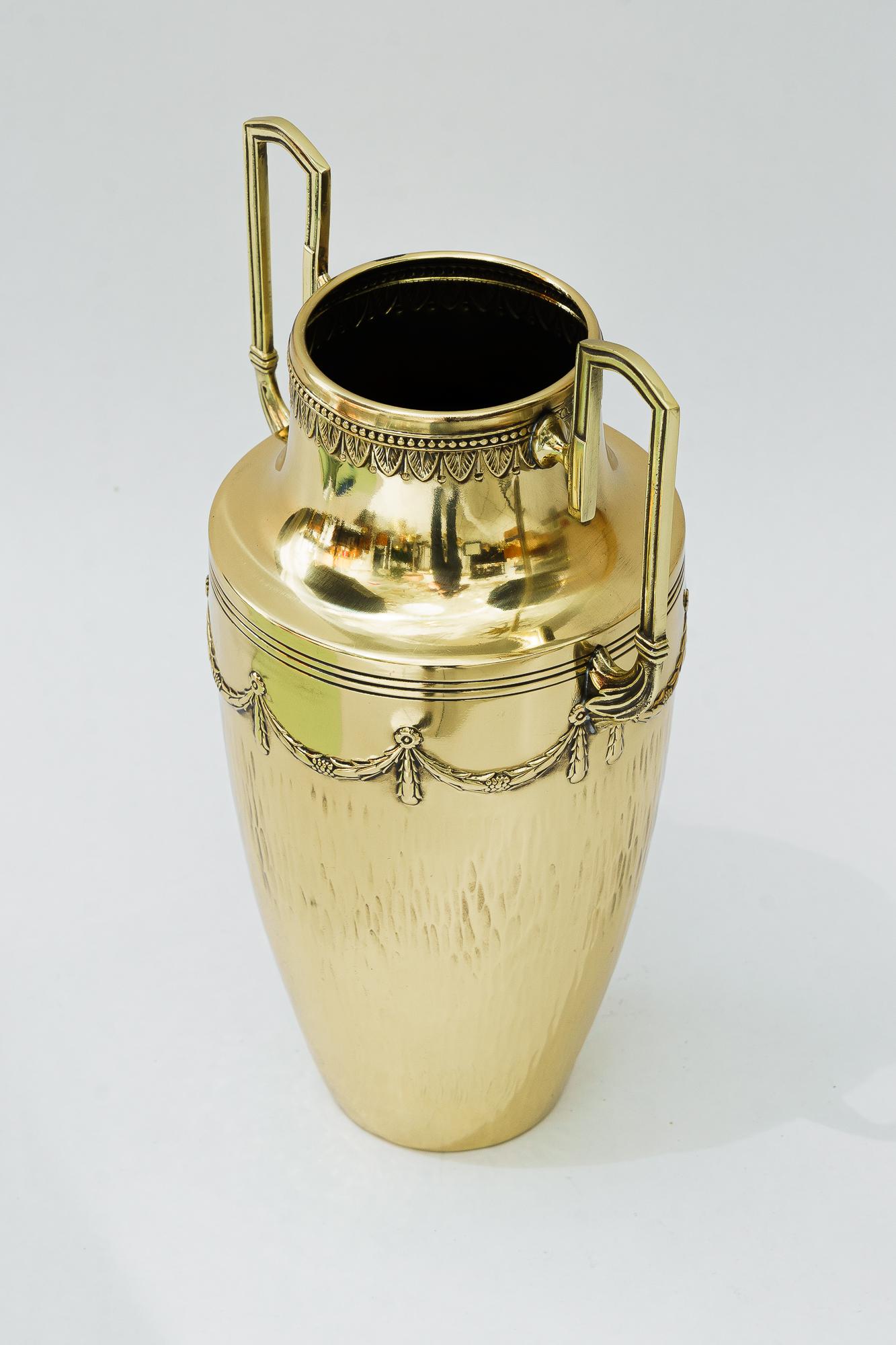 Inizio XX secolo Vaso in ottone Art Deco di Vienna degli anni '20 circa in vendita