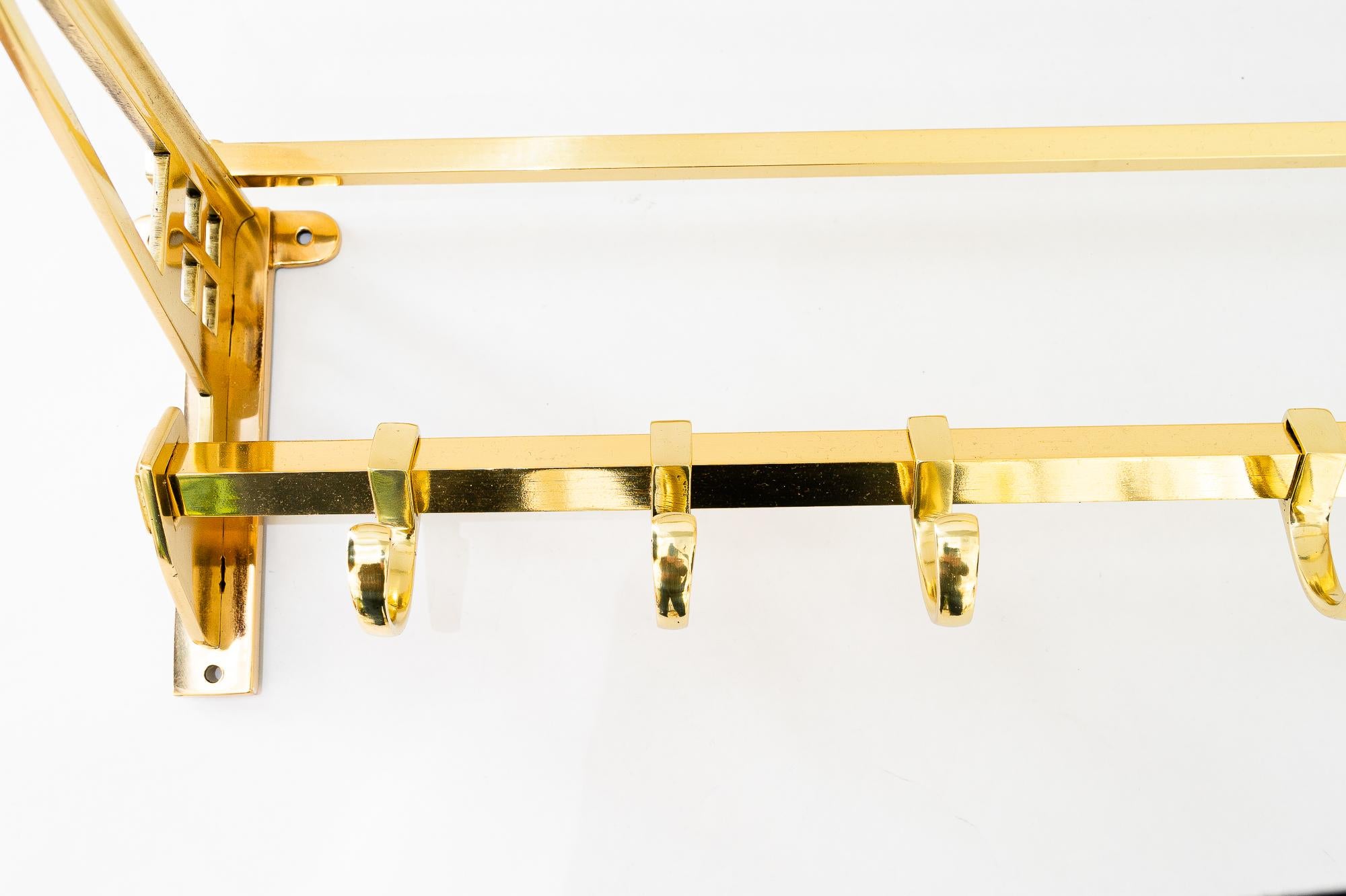 Art-Déco-Garderobe aus Messing um 1920 (Österreichisch) im Angebot