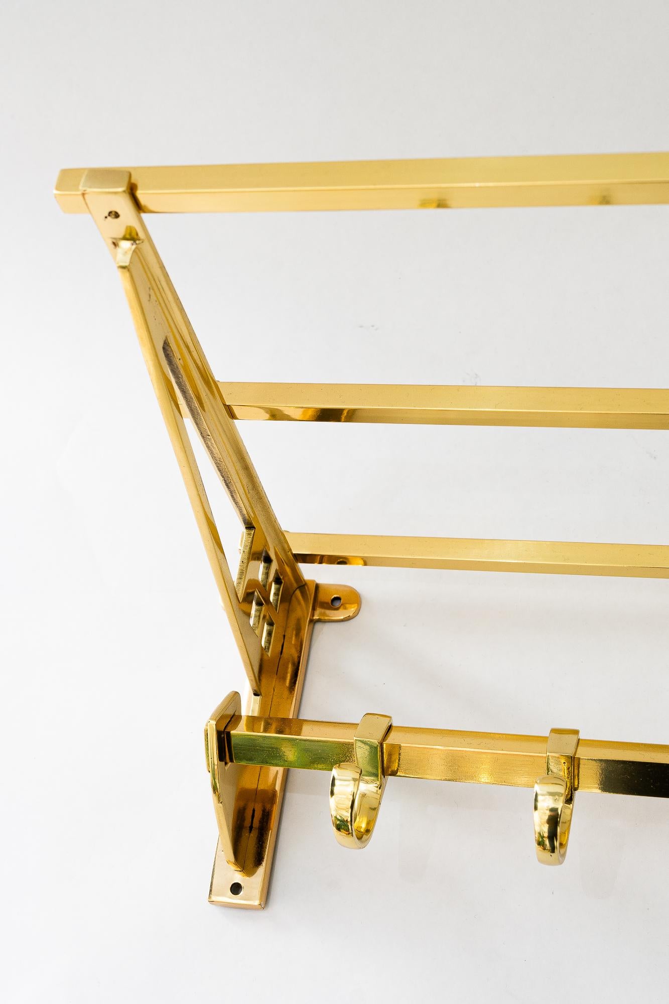 Art-Déco-Garderobe aus Messing um 1920 (Lackiert) im Angebot