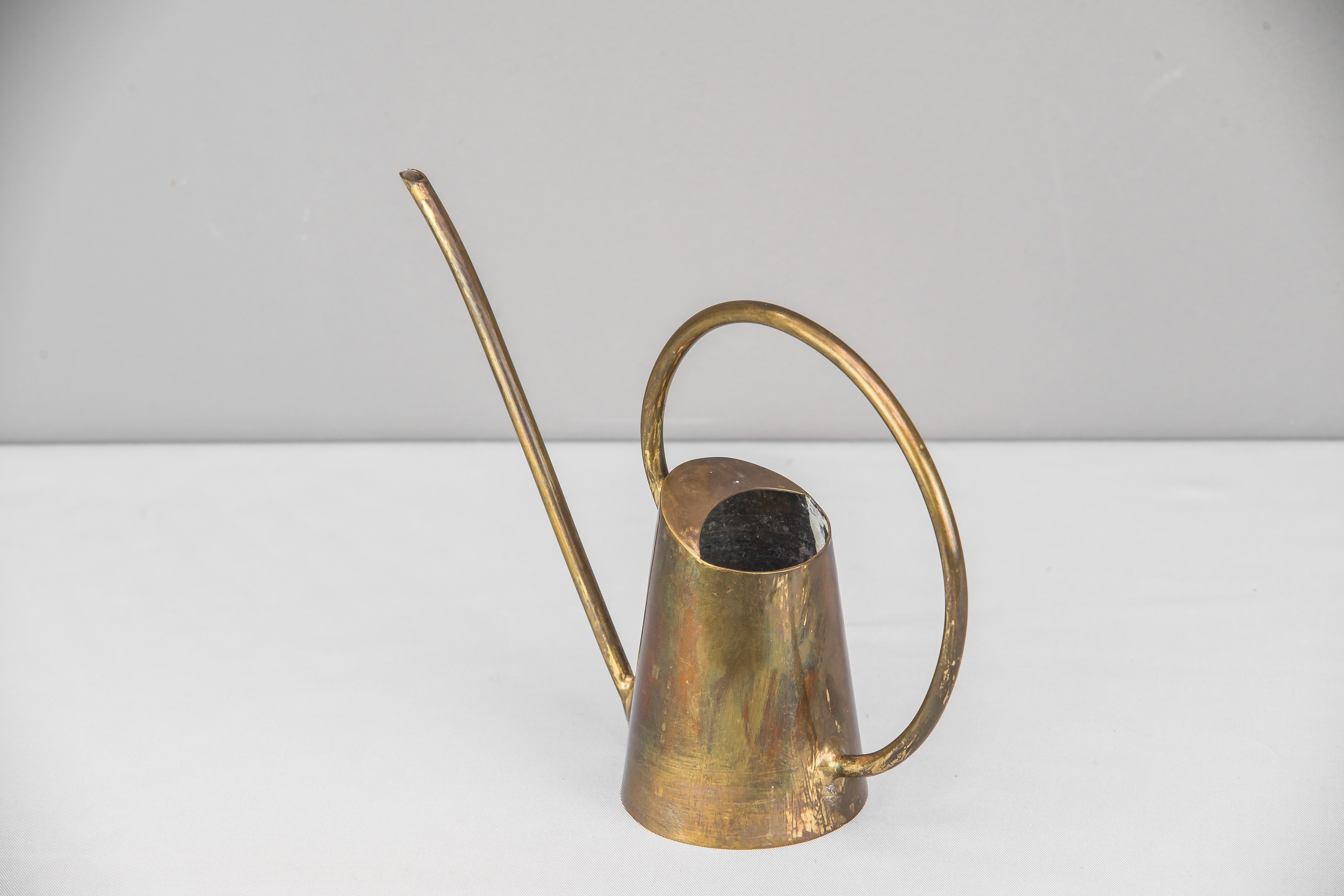 Art Deco Brass Watering Can Vienna, circa 1920s In Good Condition In Wien, AT