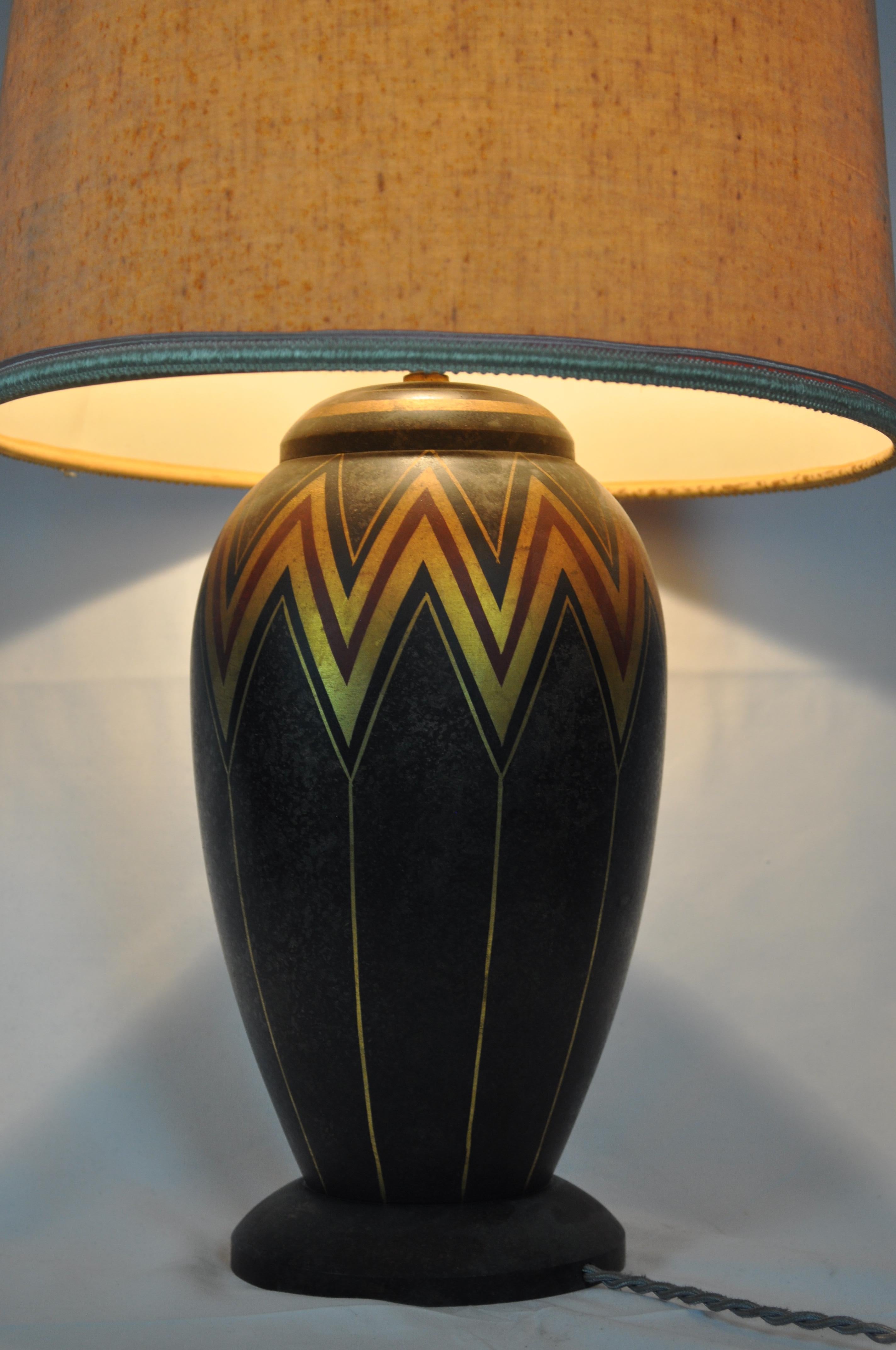 Art Deco lamp designed by Maison Charles in brassware during the 1940s. Good condition.