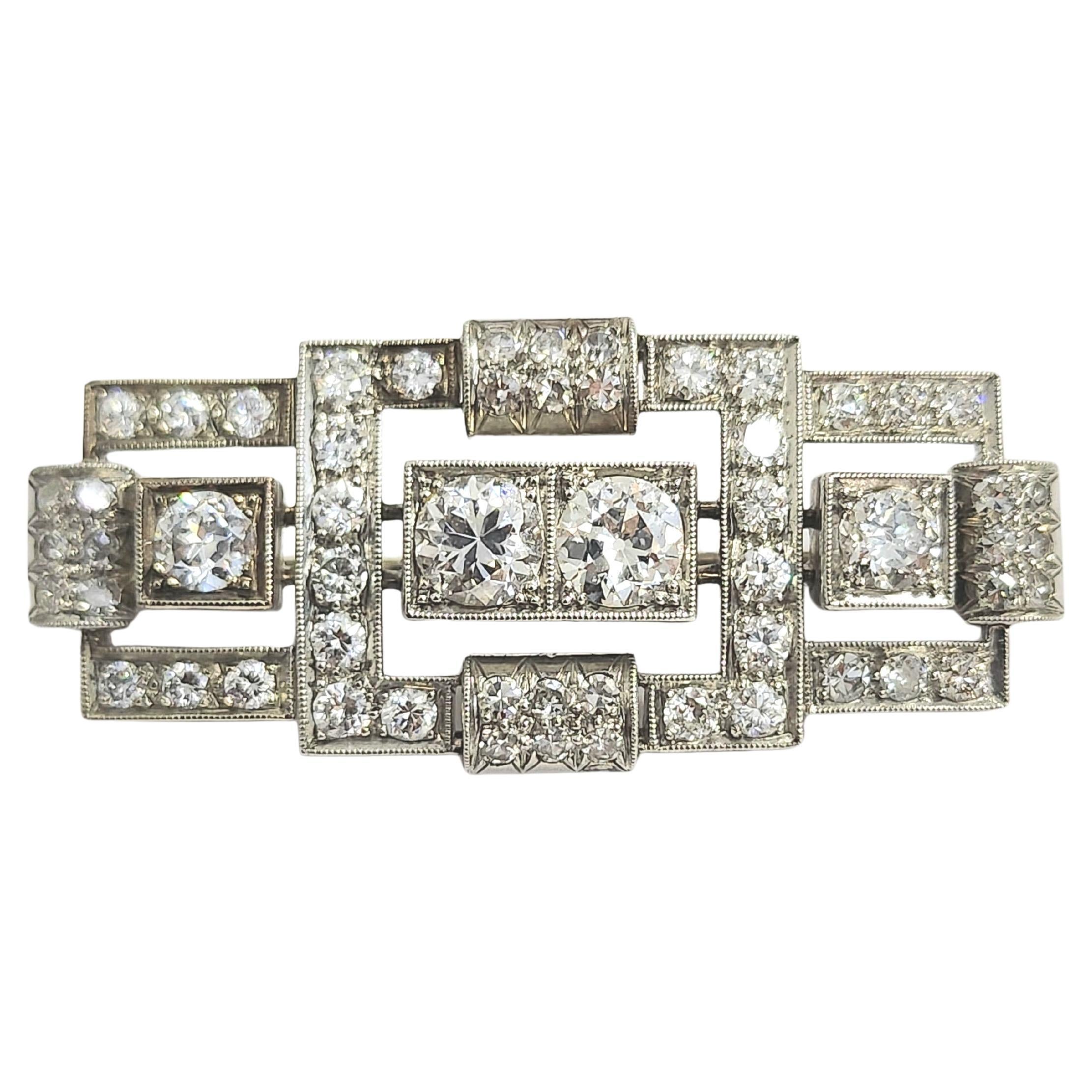 Broche de oro de 3 quilates con diamantes talla brillante en Bueno estado para la venta en Cairo, EG