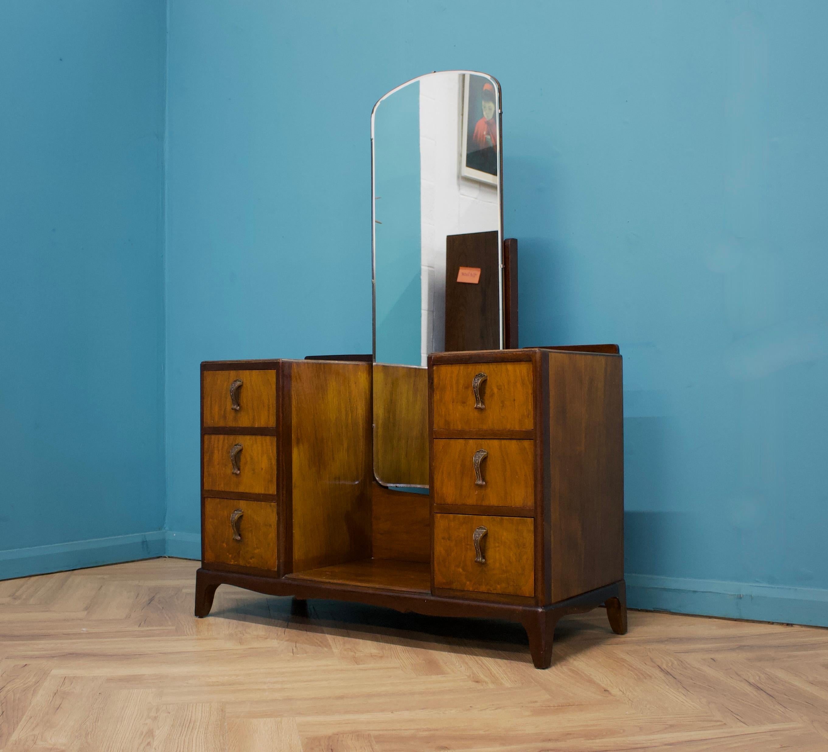 Art déco Commode Art Déco en ronce de noyer britannique, années 1950 en vente