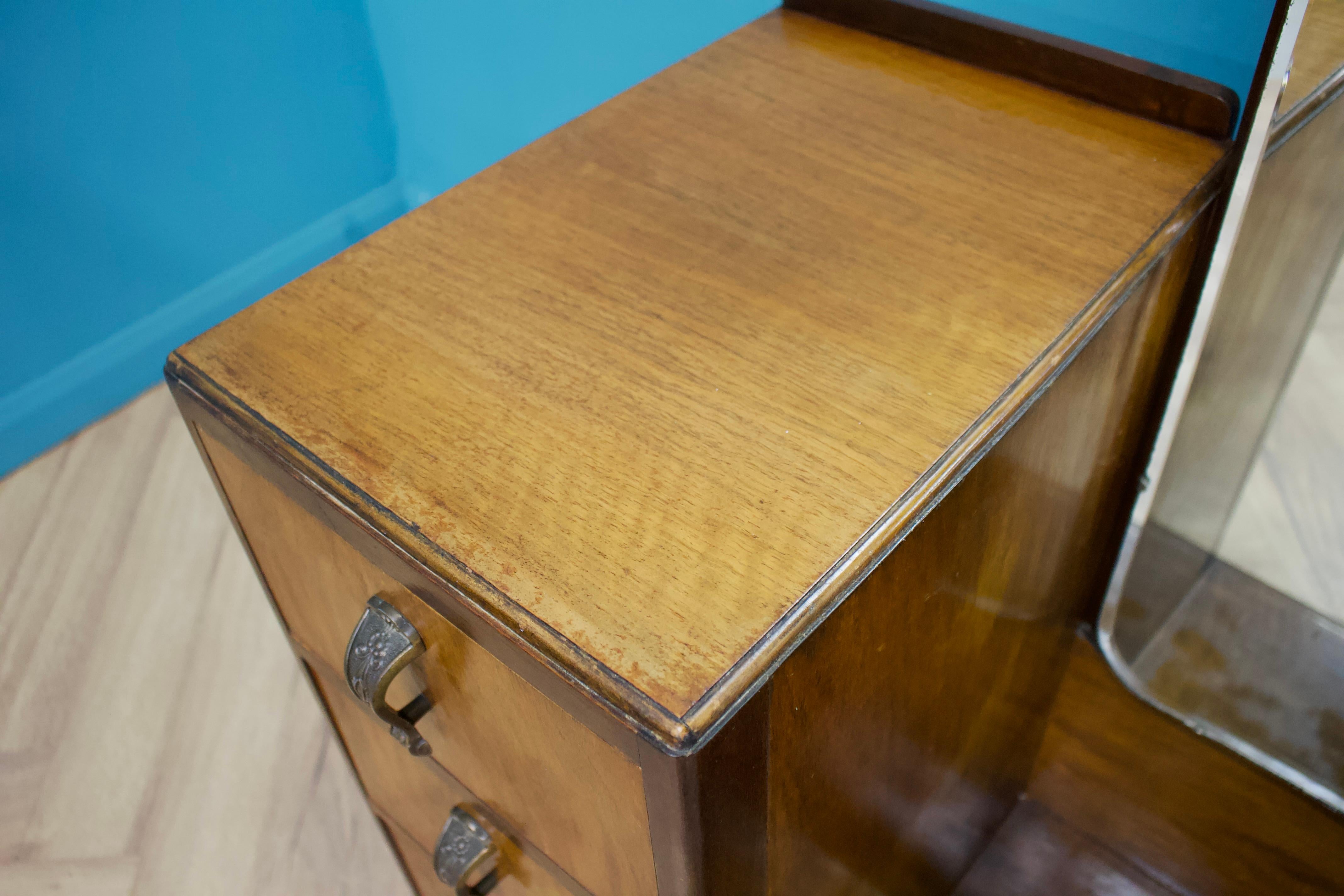 Milieu du XXe siècle Commode Art Déco en ronce de noyer britannique, années 1950 en vente