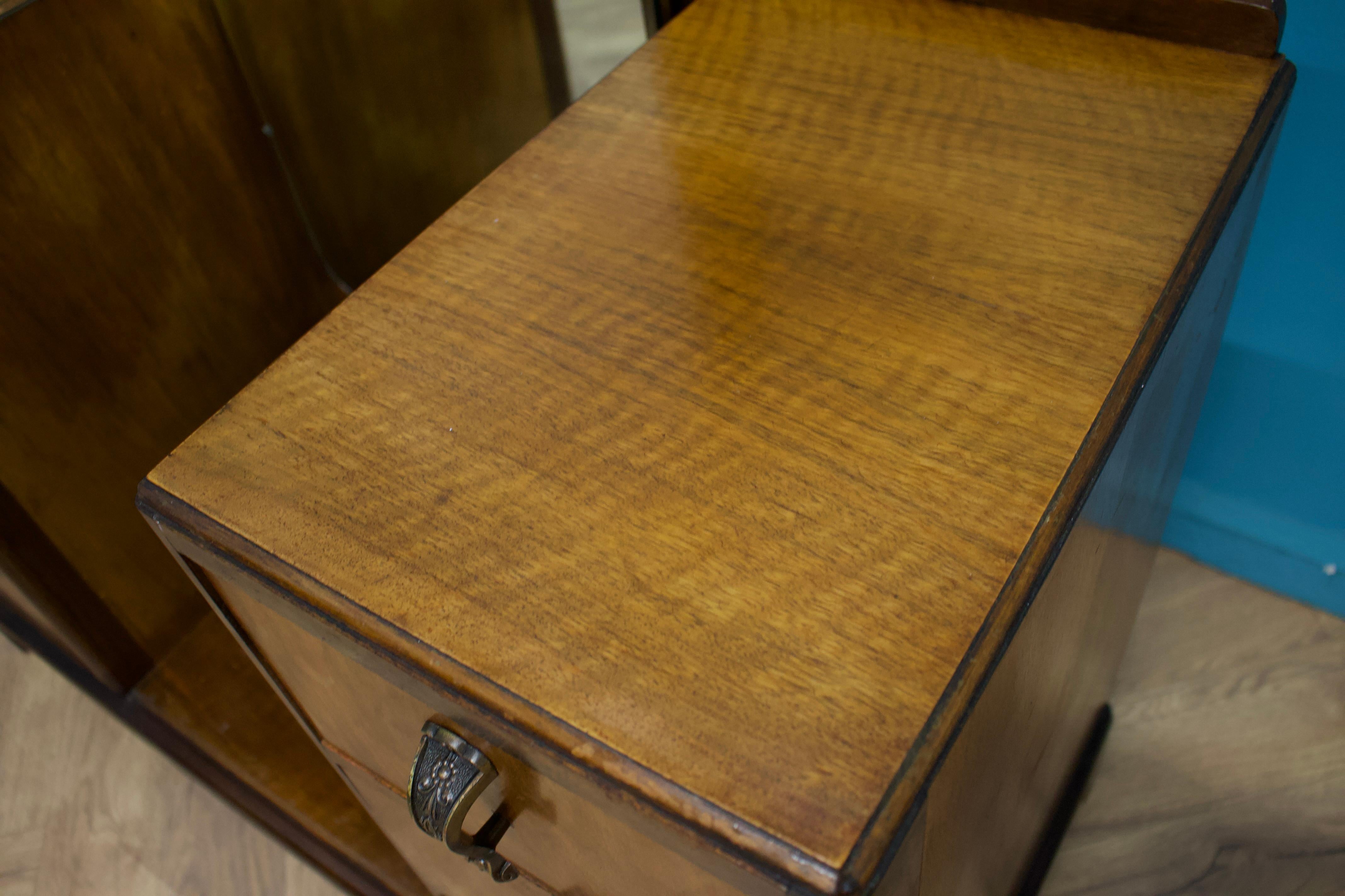 Bois Commode Art Déco en ronce de noyer britannique, années 1950 en vente