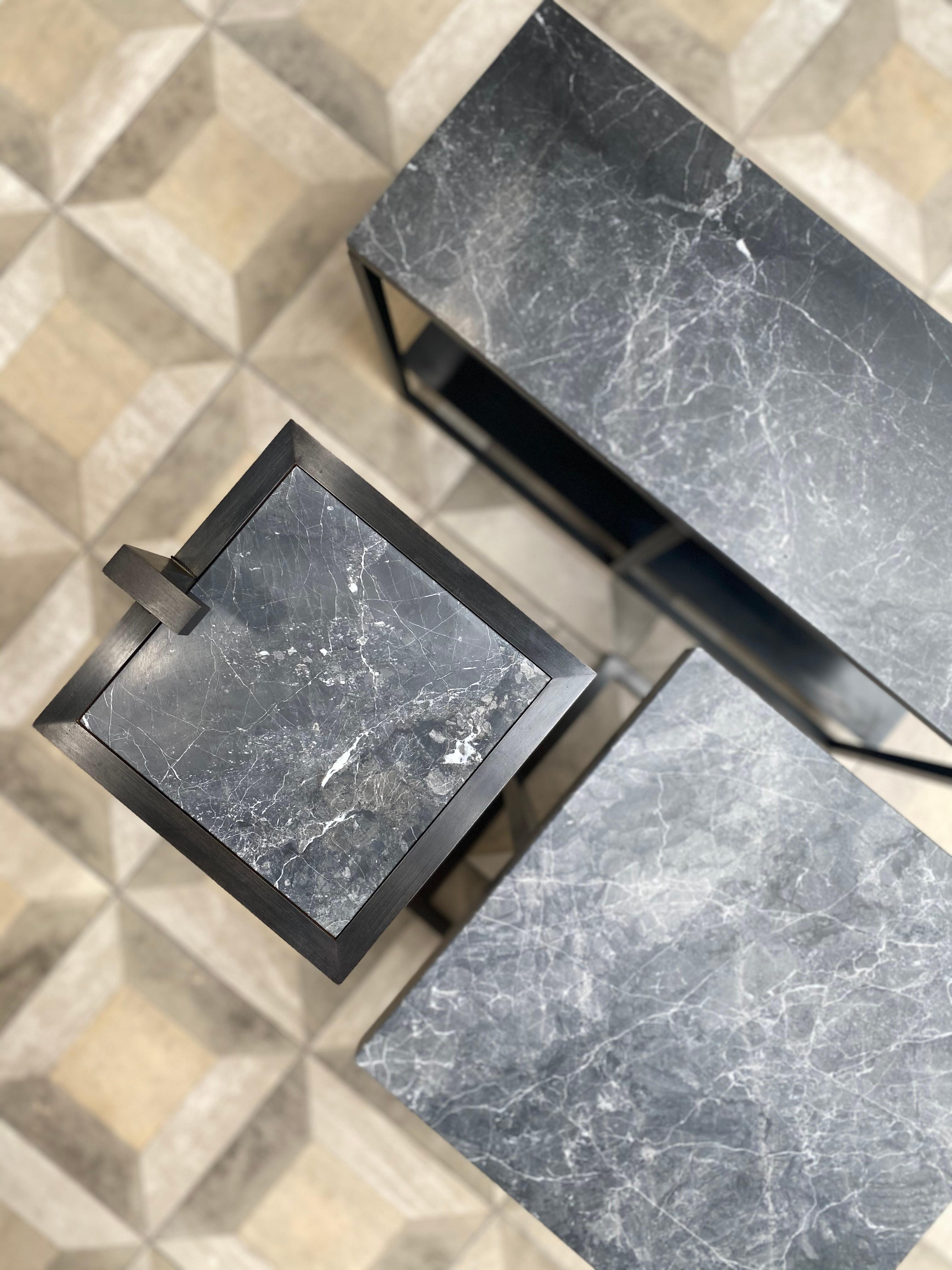 Table de Martini Art Déco en bronze avec marbre Nero et acier noirci en vente 5