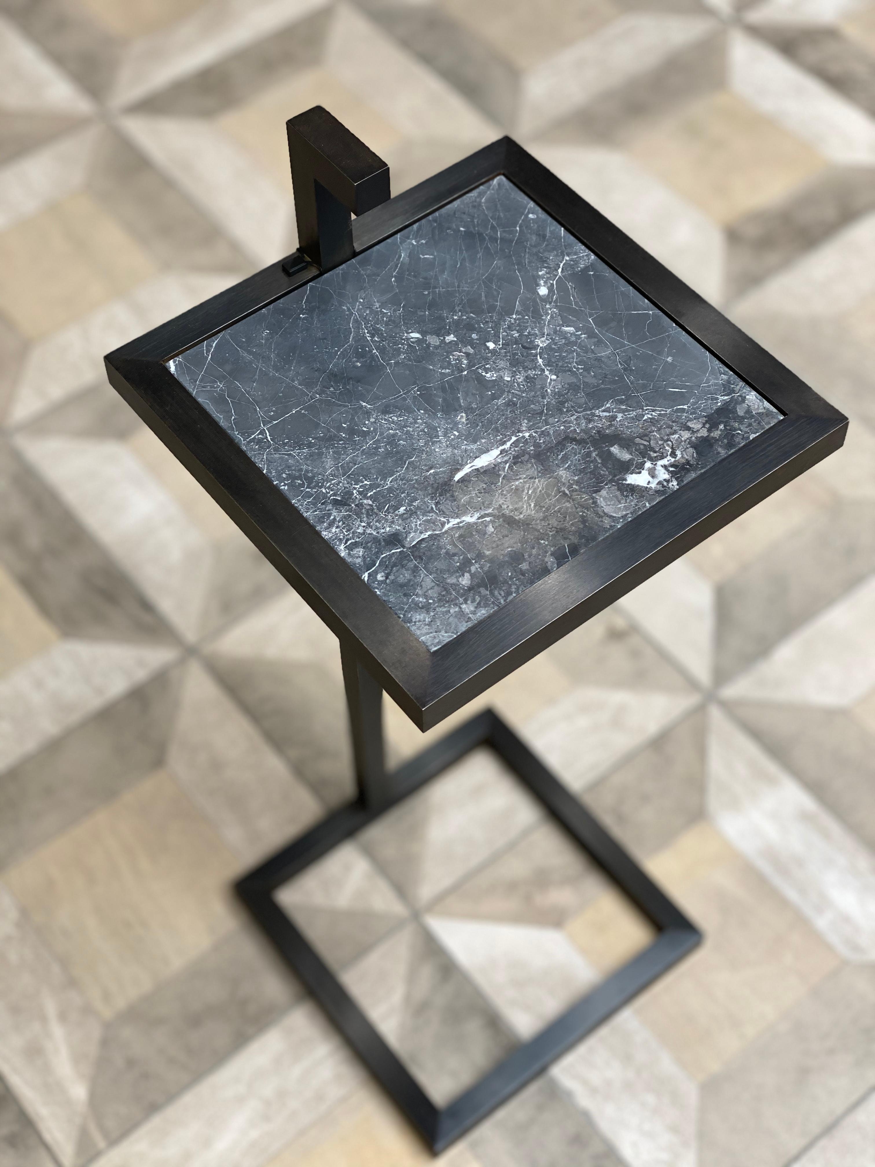 Poudré Table de Martini Art Déco en bronze avec marbre Nero et acier noirci en vente