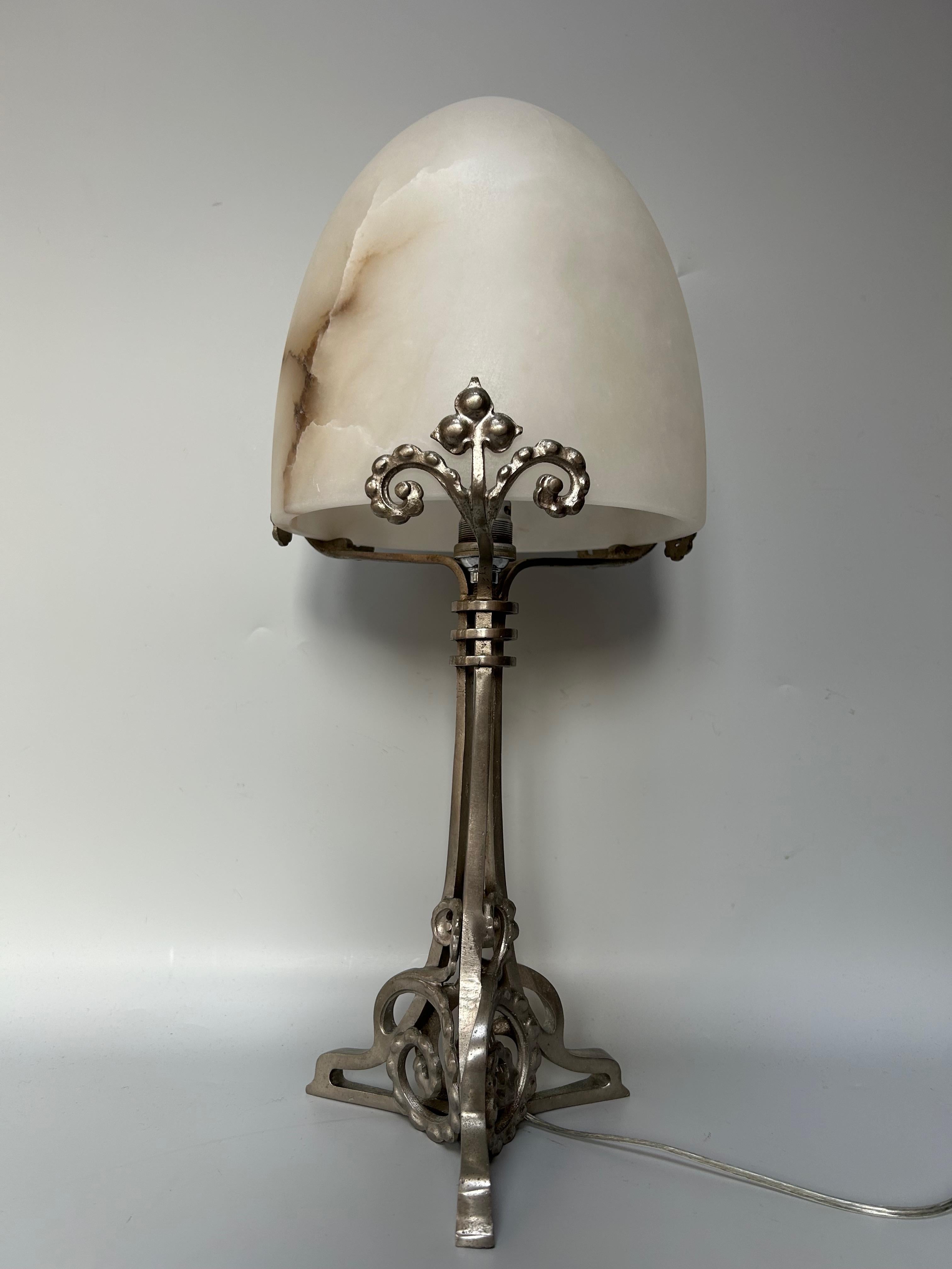 20th Century Art Deco Bronze and Alabaster Lamp For Sale