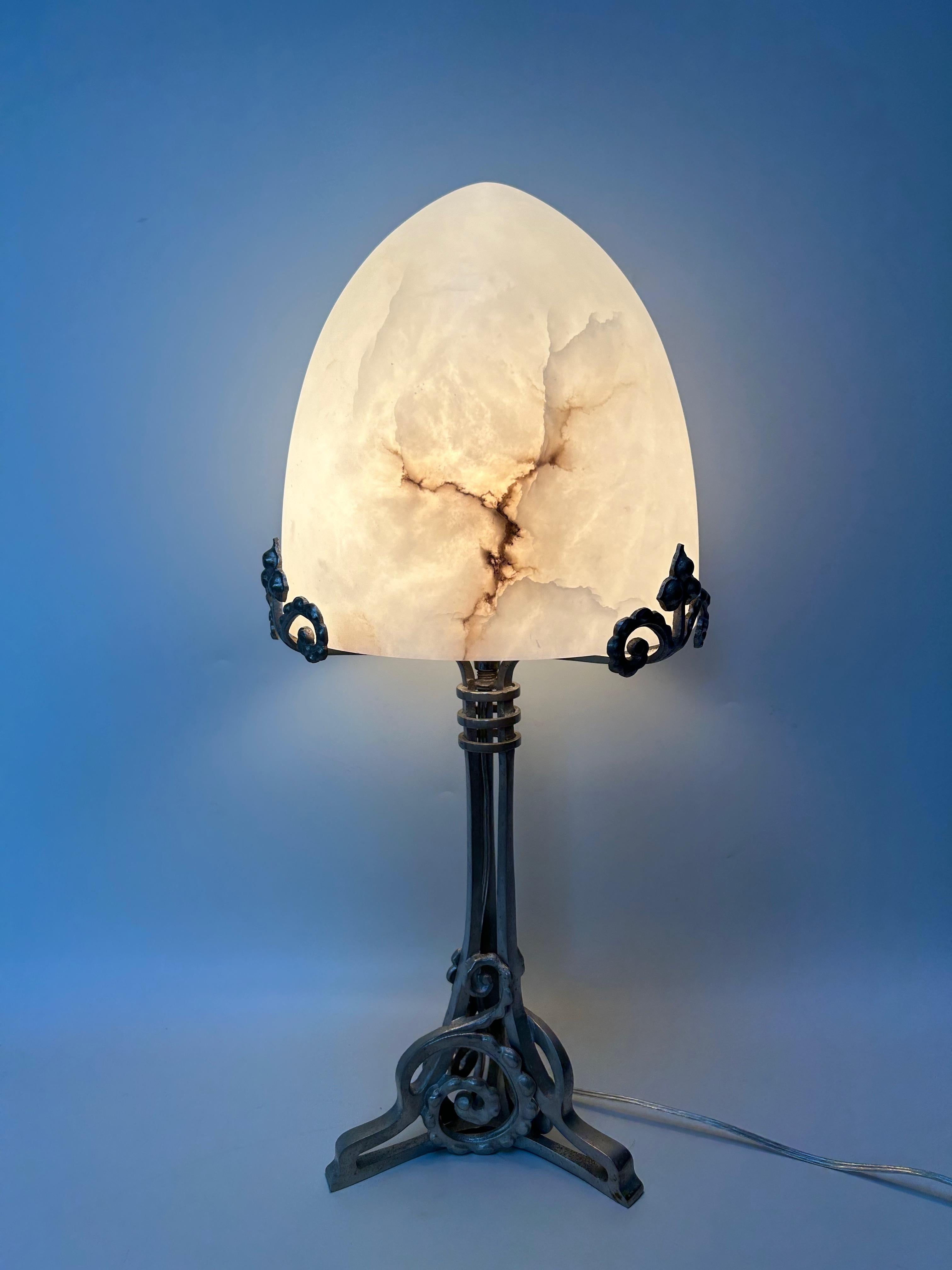 Art Deco Bronze and Alabaster Lamp For Sale 1