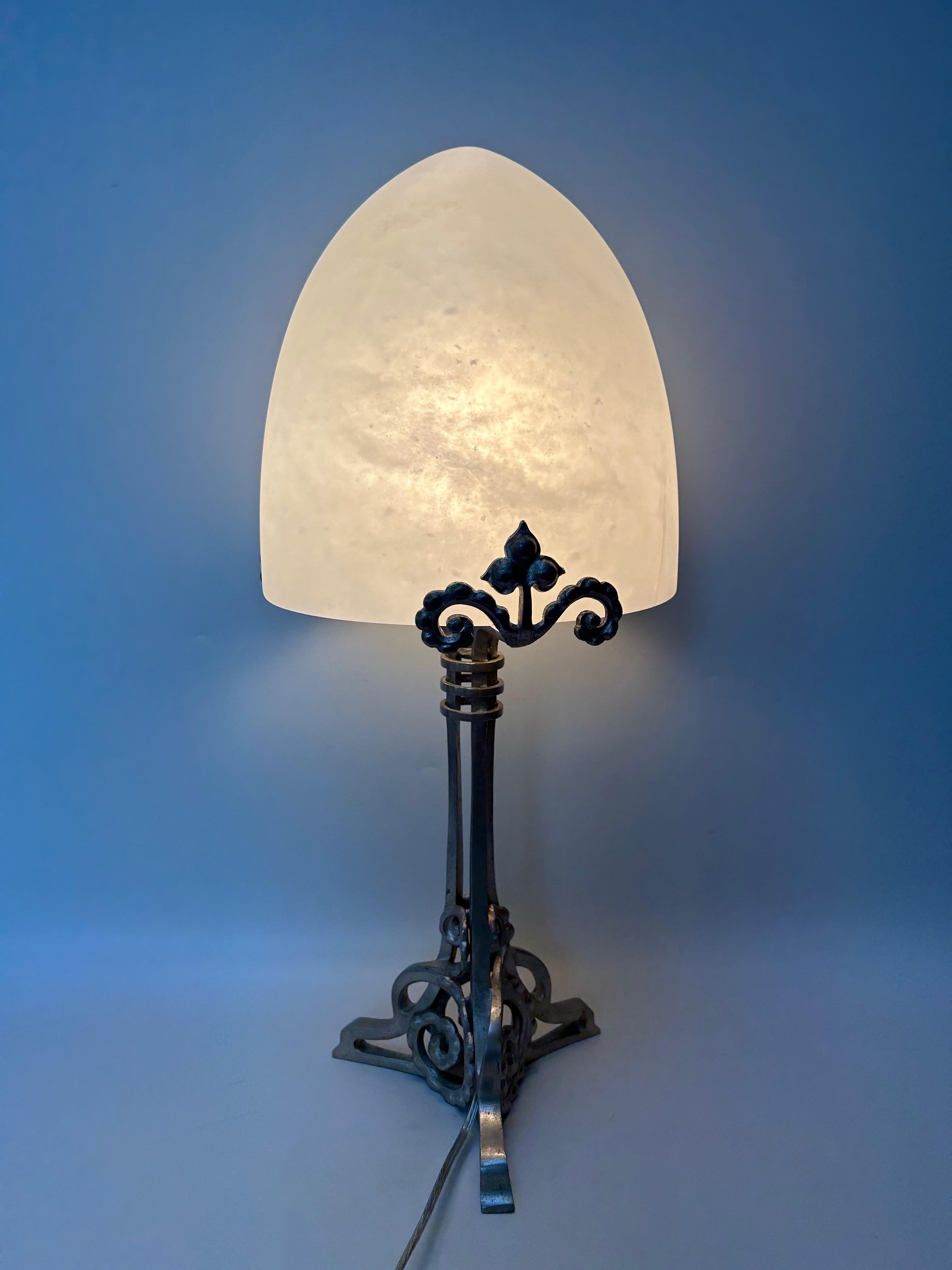Art Deco Bronze and Alabaster Lamp For Sale 2