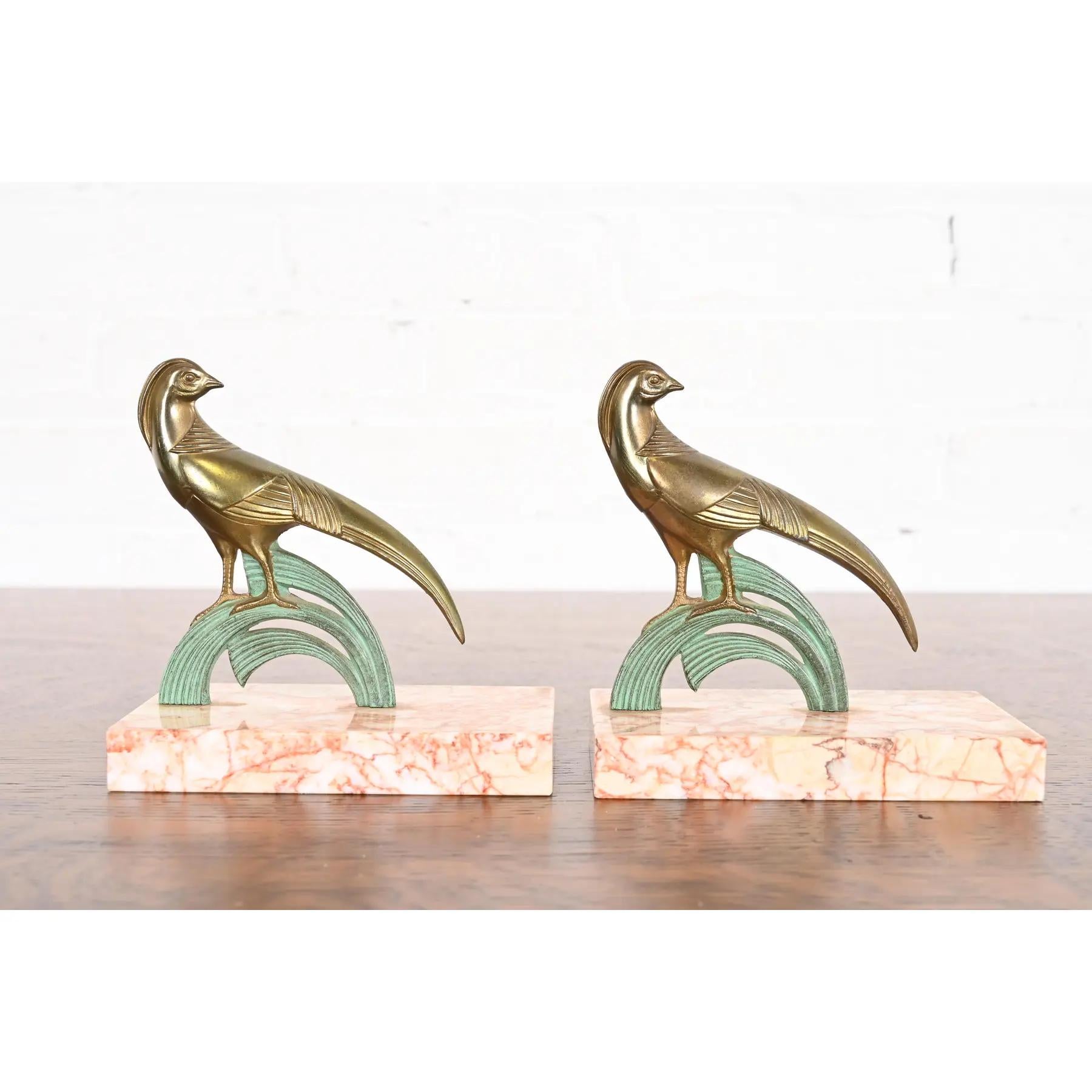 A gorgeous pair of antique Art Deco period bronze and marble pheasant bookends

USA, Circa 1930s

Each measures: 5.5