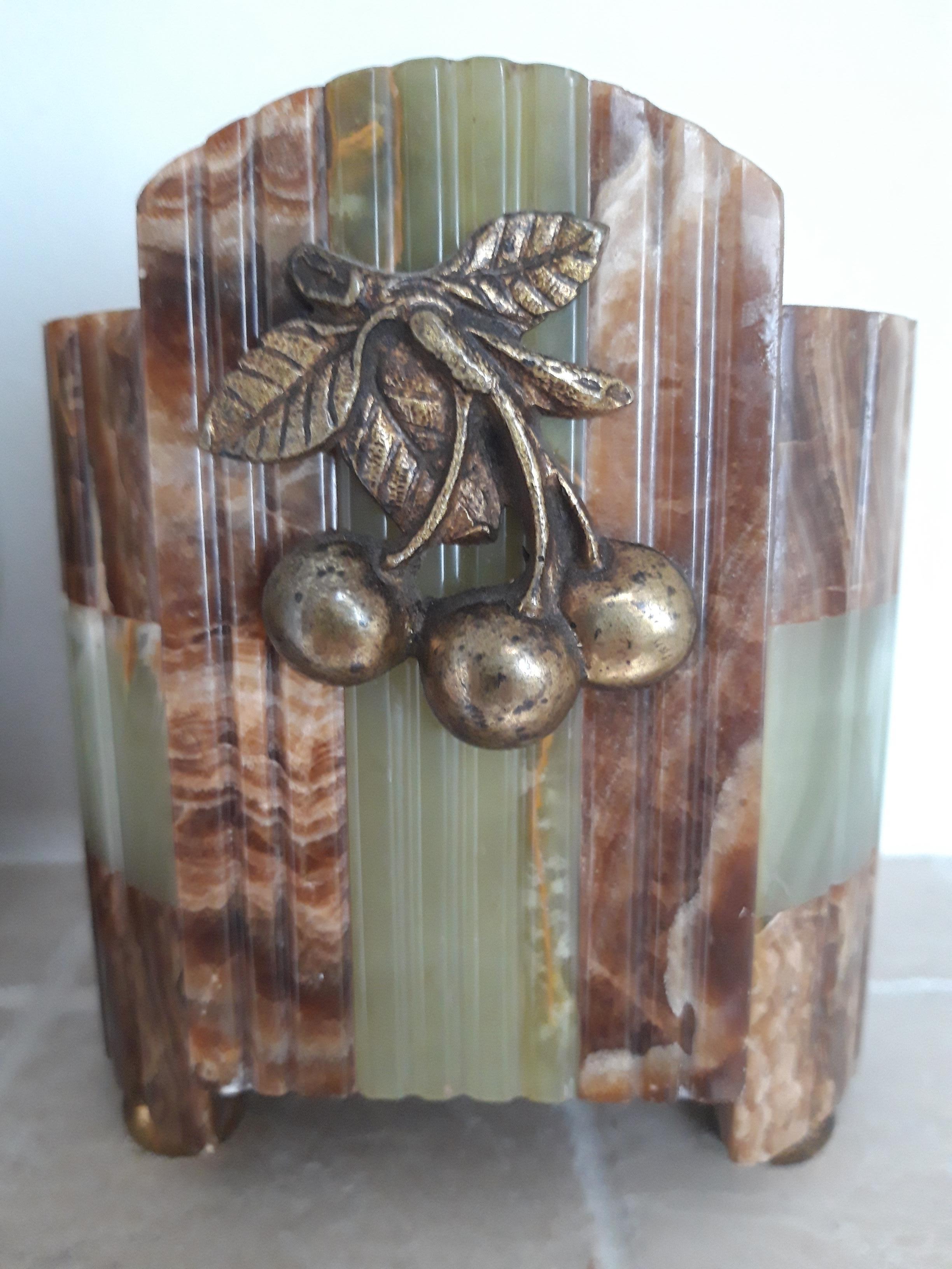 Art Deco Bronze and Onyx Clock In Good Condition For Sale In Heukelum, NL