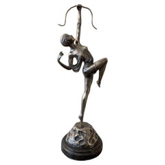 Scultura Art Déco in bronzo e argento di Diana cacciatrice di Pierre Le Faguays