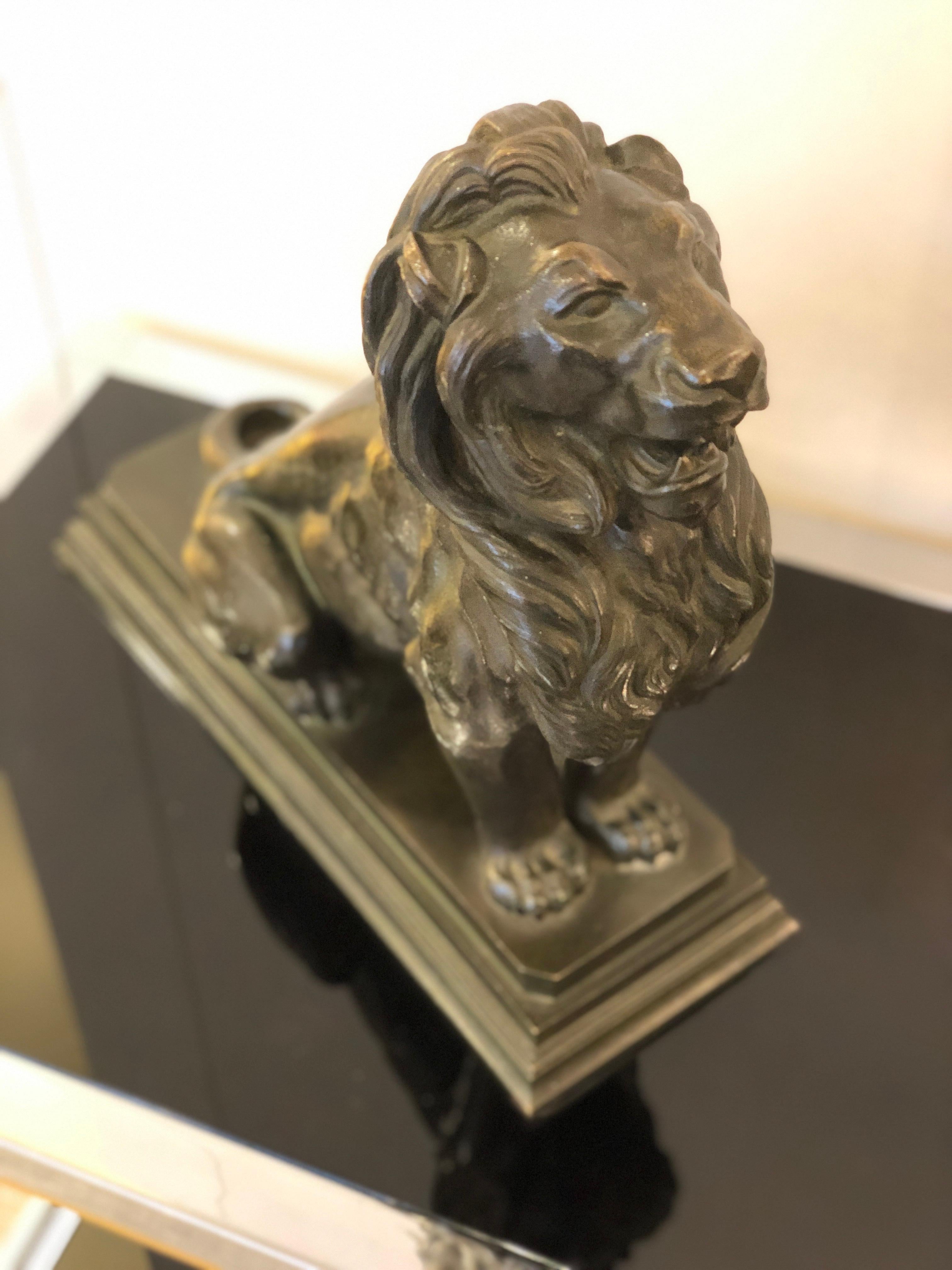 Sculpture de lion animal en bronze Art déco en vente 6