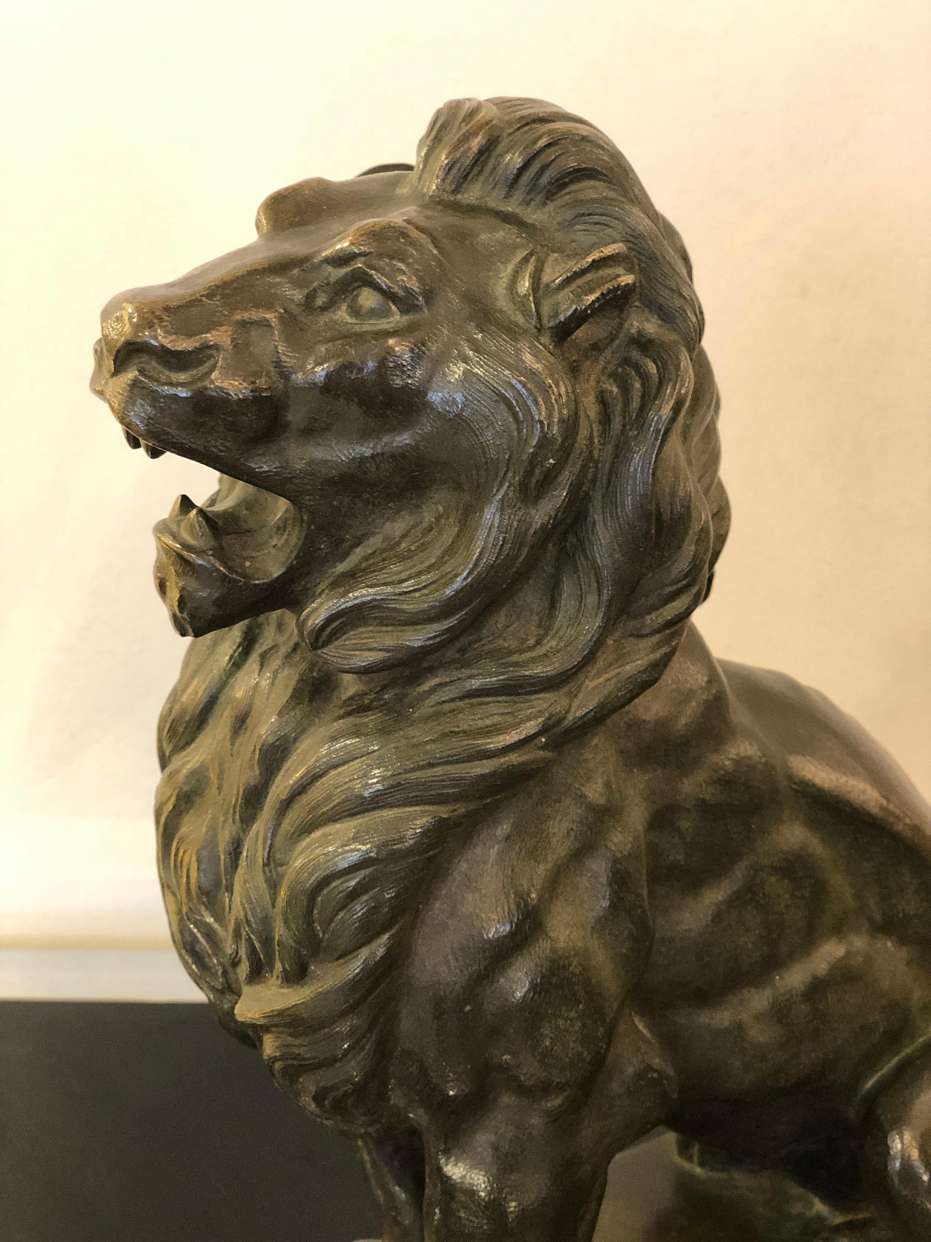 Sculpture de lion animal en bronze Art déco en vente 3