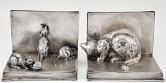 Serre-livres Art Déco en bronze Chat et souris sur des livres par Duchêne, France, 1920