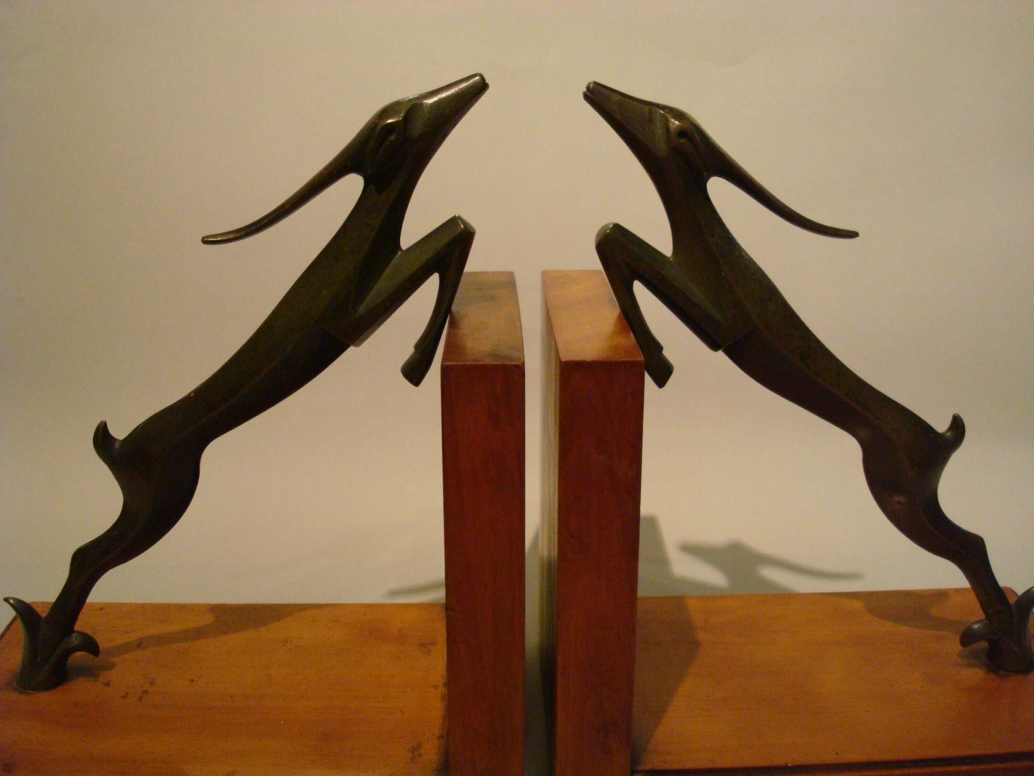 Art Deco Bronze Bookends Deer Sculpture with Wooden Base, circa 1920s For Sale 1