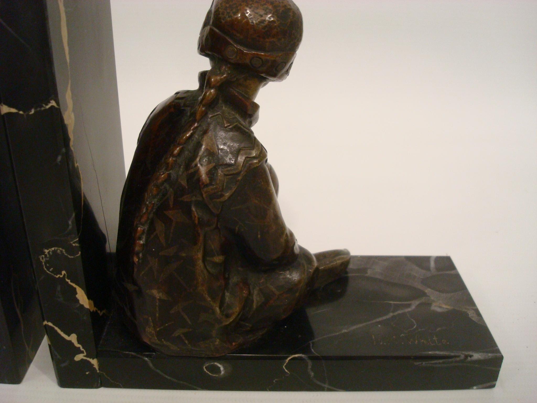 Art Déco Fermalibri in bronzo Art Deco con bambini cinesi che giocano di M. White, Inghilterra, 1920 in vendita