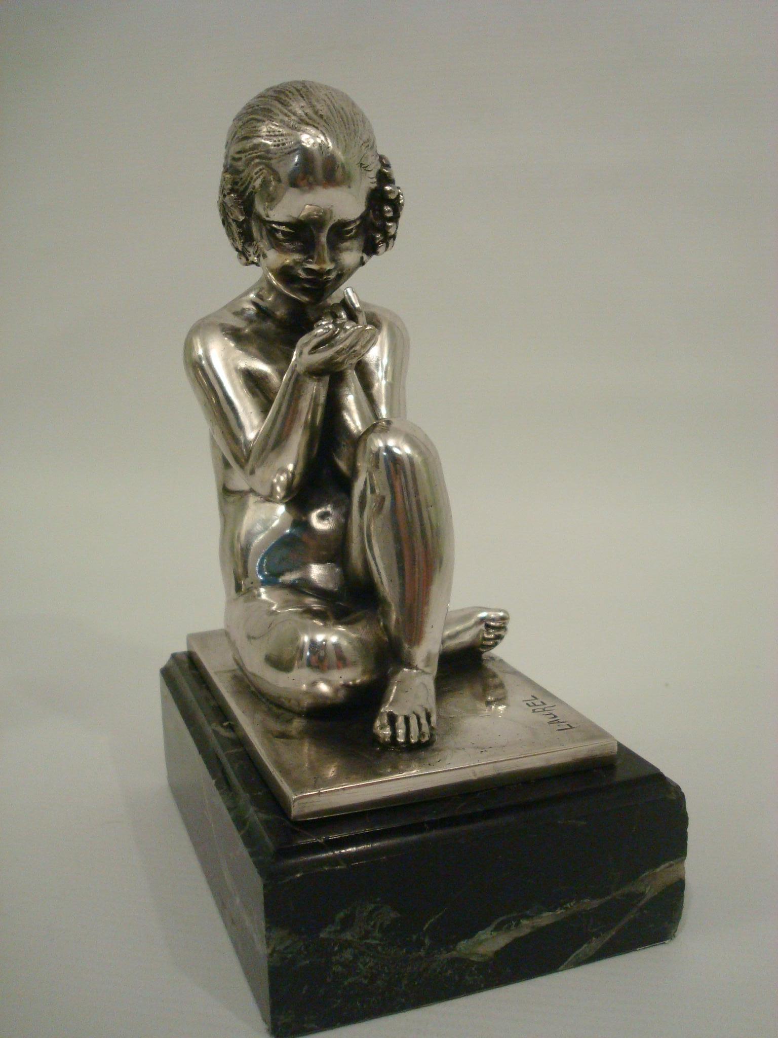 Serre-livres Art Déco en bronze argenté représentant un satyre et une fille par Pierre Laurel, 1930 en vente 2