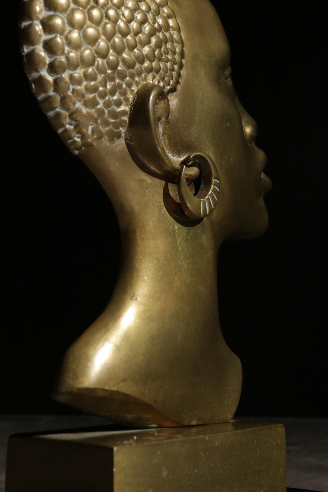 Art Deco Bronze Bust Manner Franz Hagenauer of Vienna Werkstatte In Good Condition In Boven Leeuwen, NL
