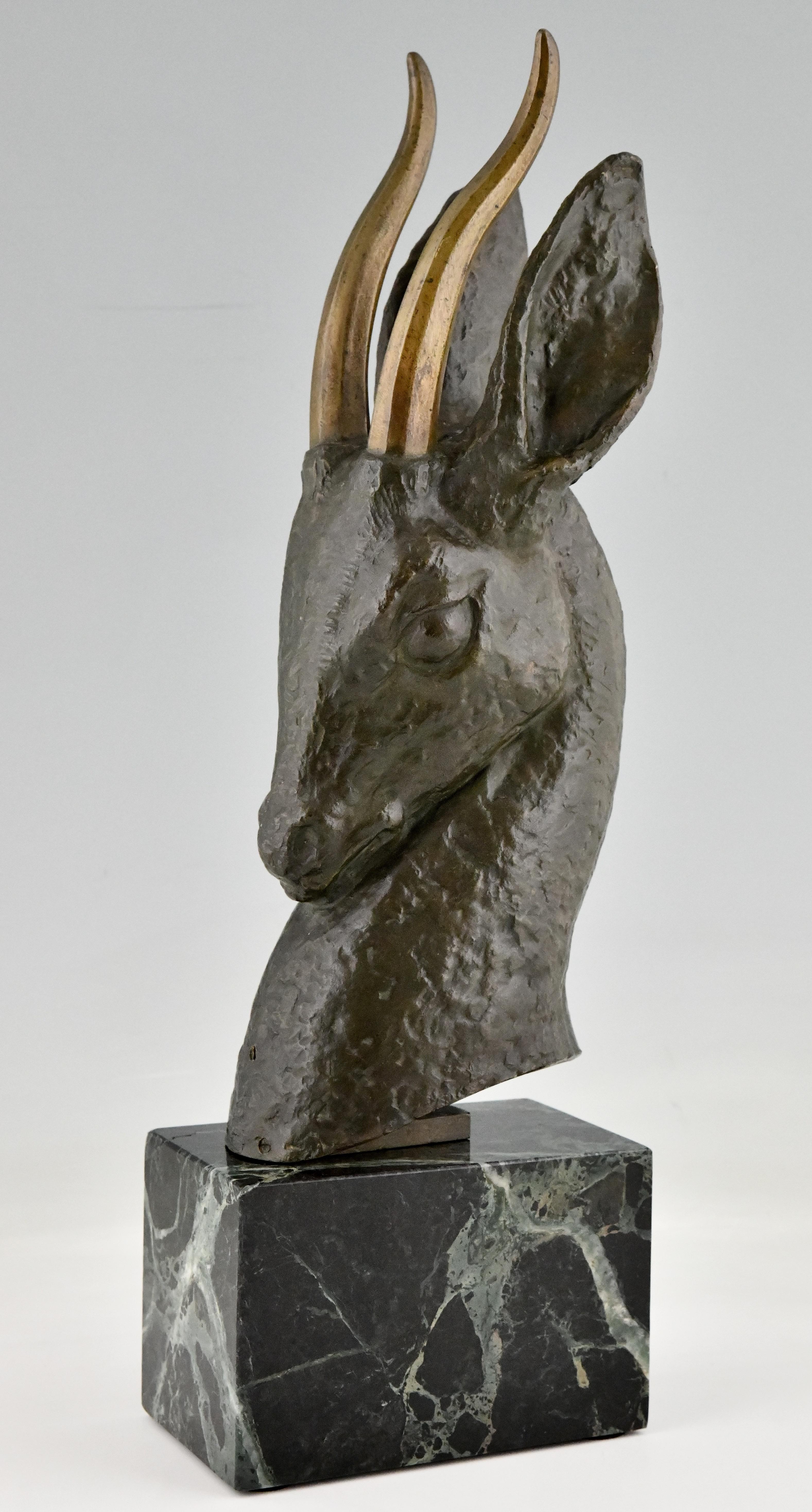 French Art Deco Bronze Bust of a Deer by Georges Raoul Garreau, France, 1930 For Sale