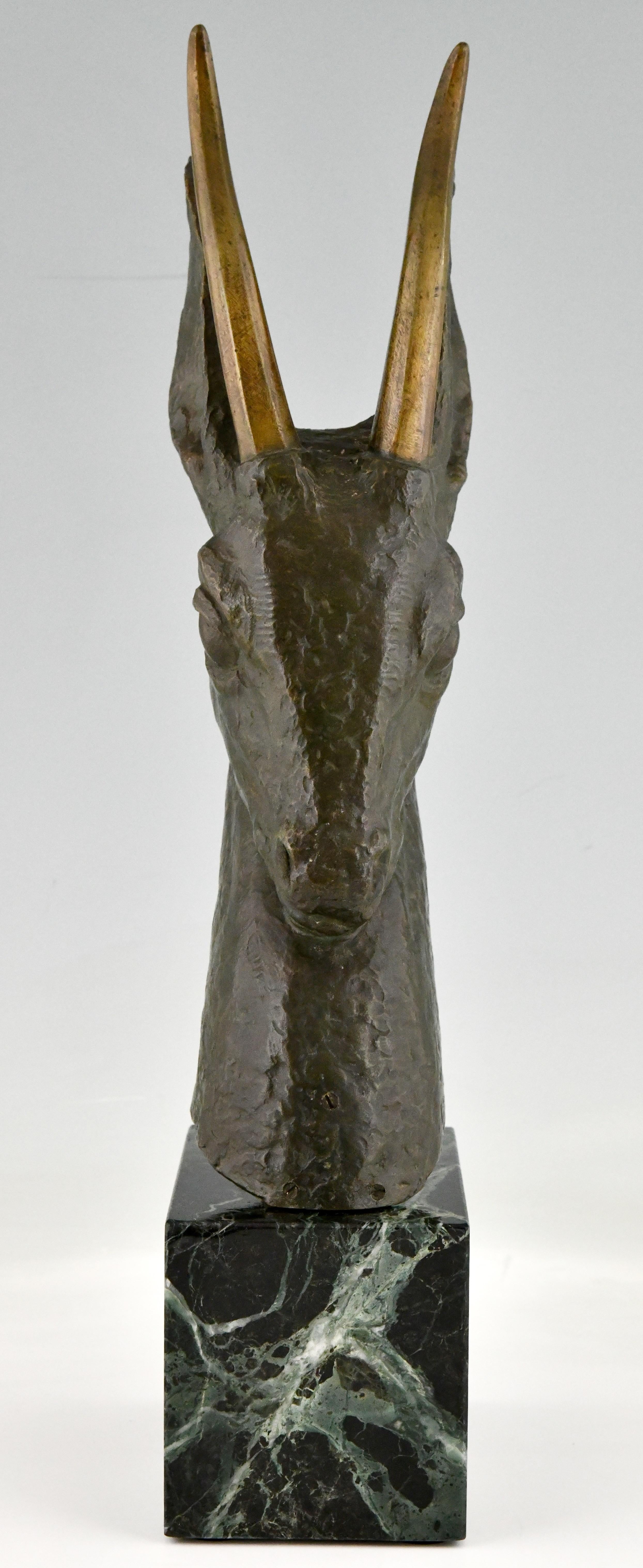 Art Deco Bronze Bust of a Deer by Georges Raoul Garreau, France, 1930 In Good Condition For Sale In Antwerp, BE