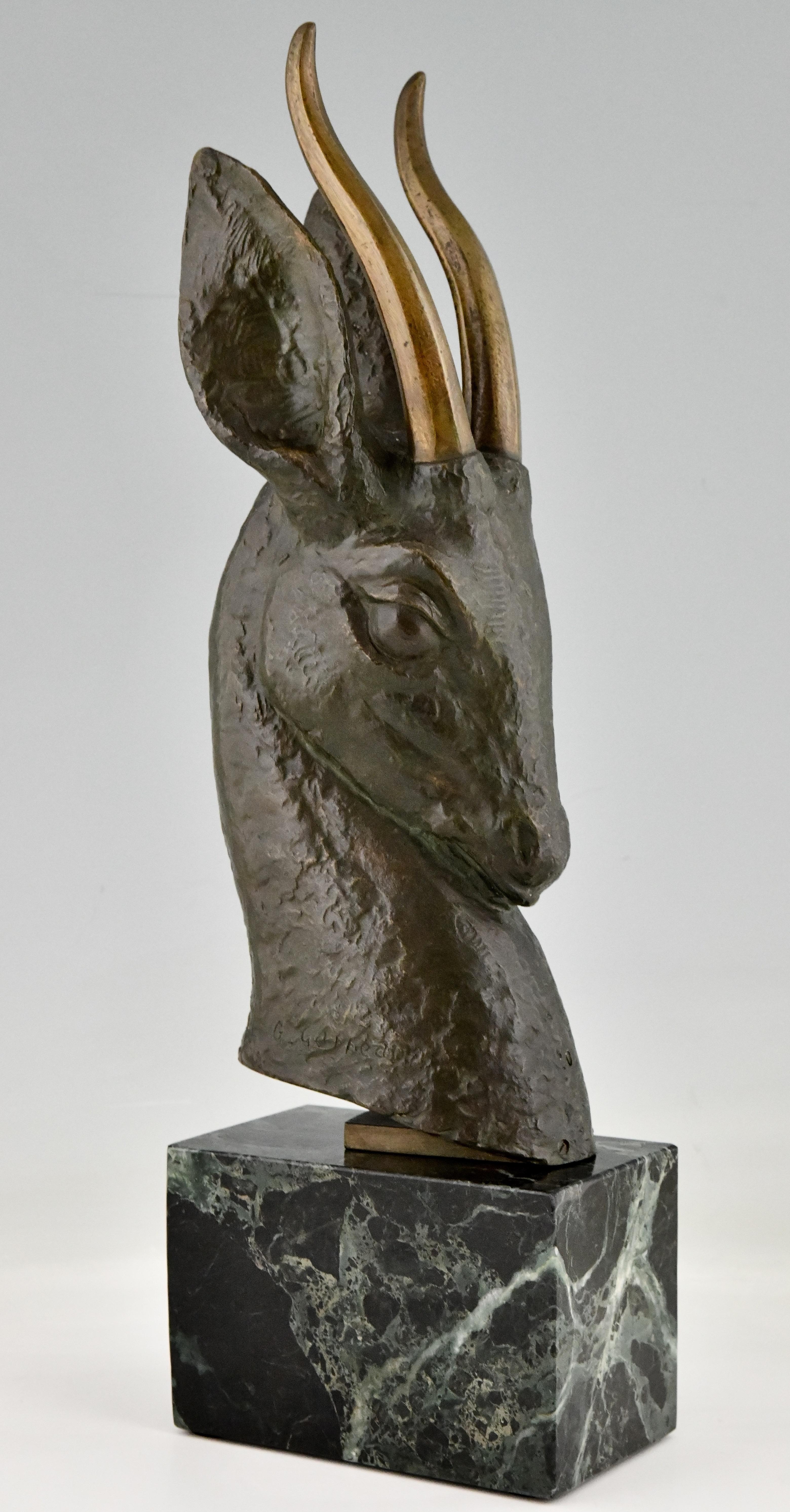Mid-20th Century Art Deco Bronze Bust of a Deer by Georges Raoul Garreau, France, 1930 For Sale