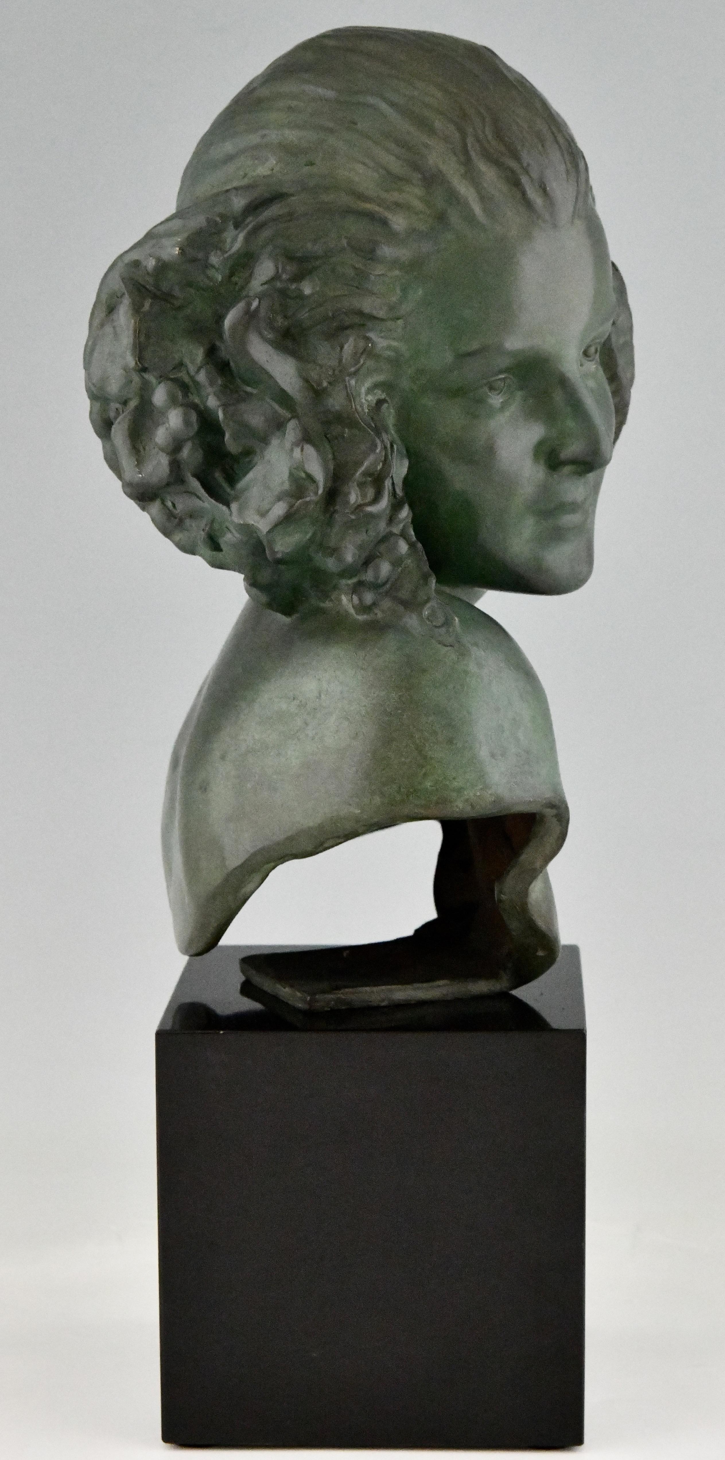 Français Buste en bronze Art Déco d'une femme satyre par Real Del Sarte, France, 1921