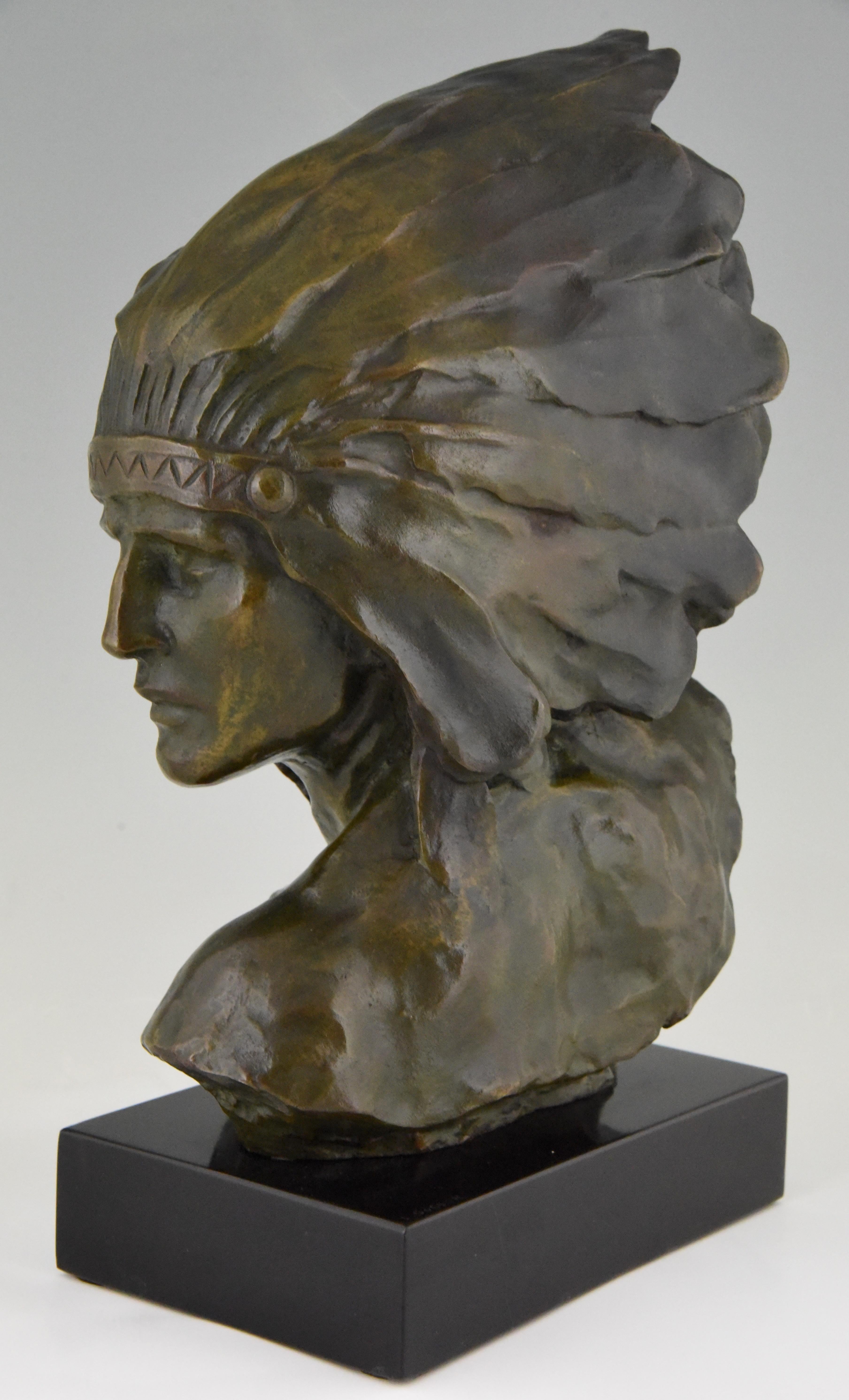 Art Deco Bronze Bust of an Indian with Headdress Louis Sosson France  1930 In Good Condition In Antwerp, BE