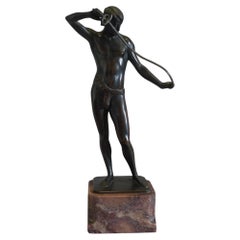 Bronze Art déco de Ludwif Eisenberg représentant un homme en pagne avec une rapière