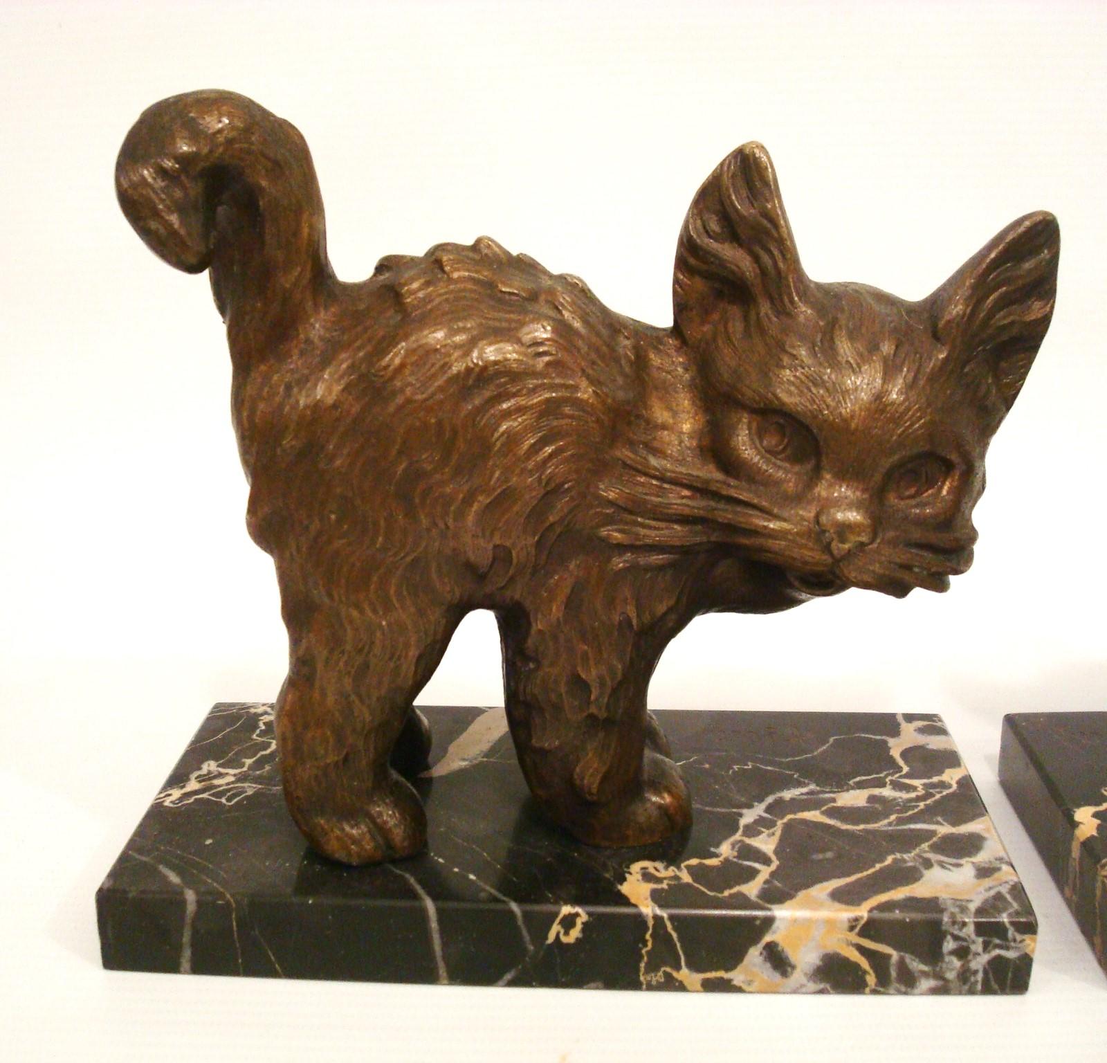 Art déco Serre-livres Art Déco en bronze pour chat par Alexandre Kéléty. France 1925 en vente
