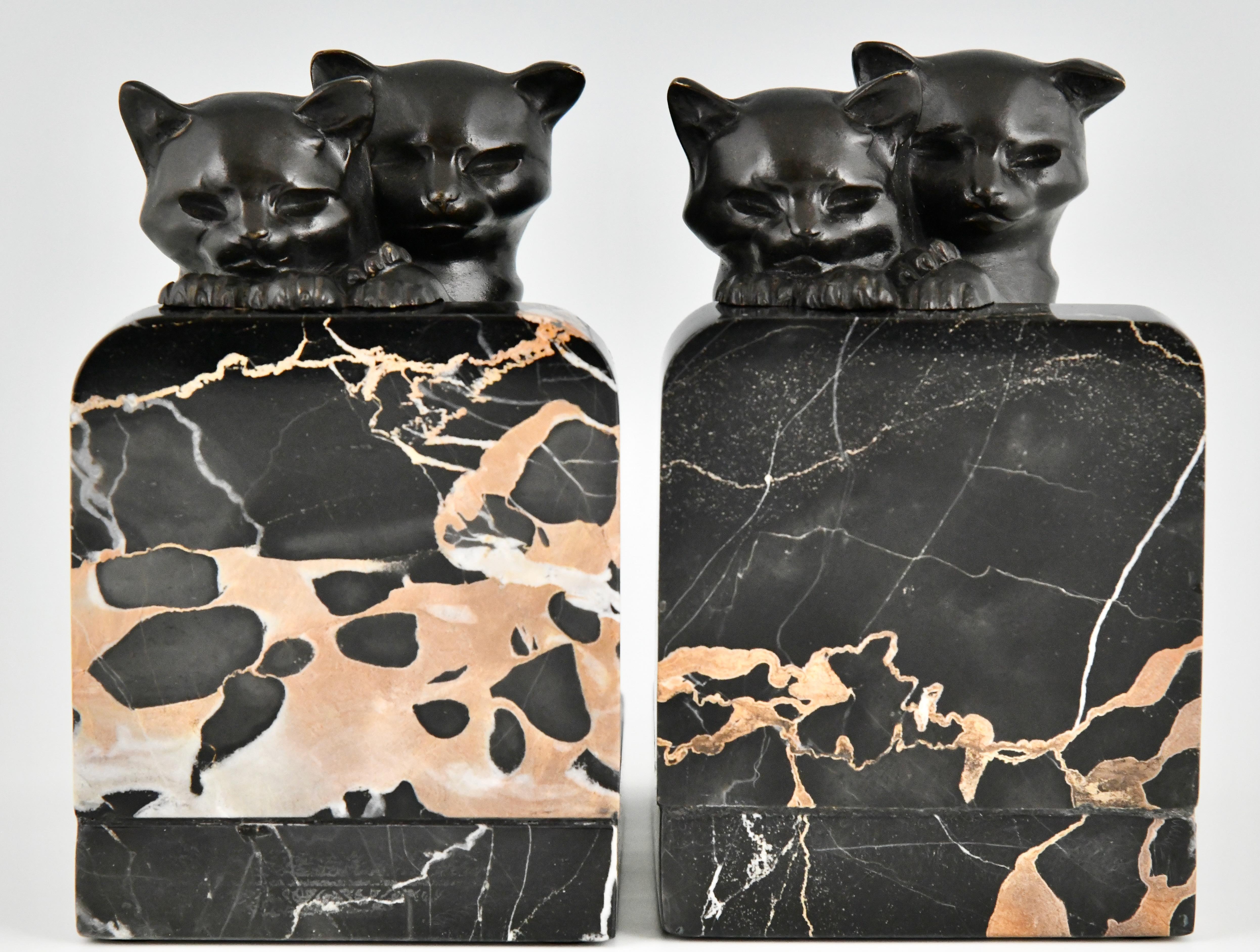French Art Deco bronze cat bookends by Alexandre Kelety France 1930. For Sale