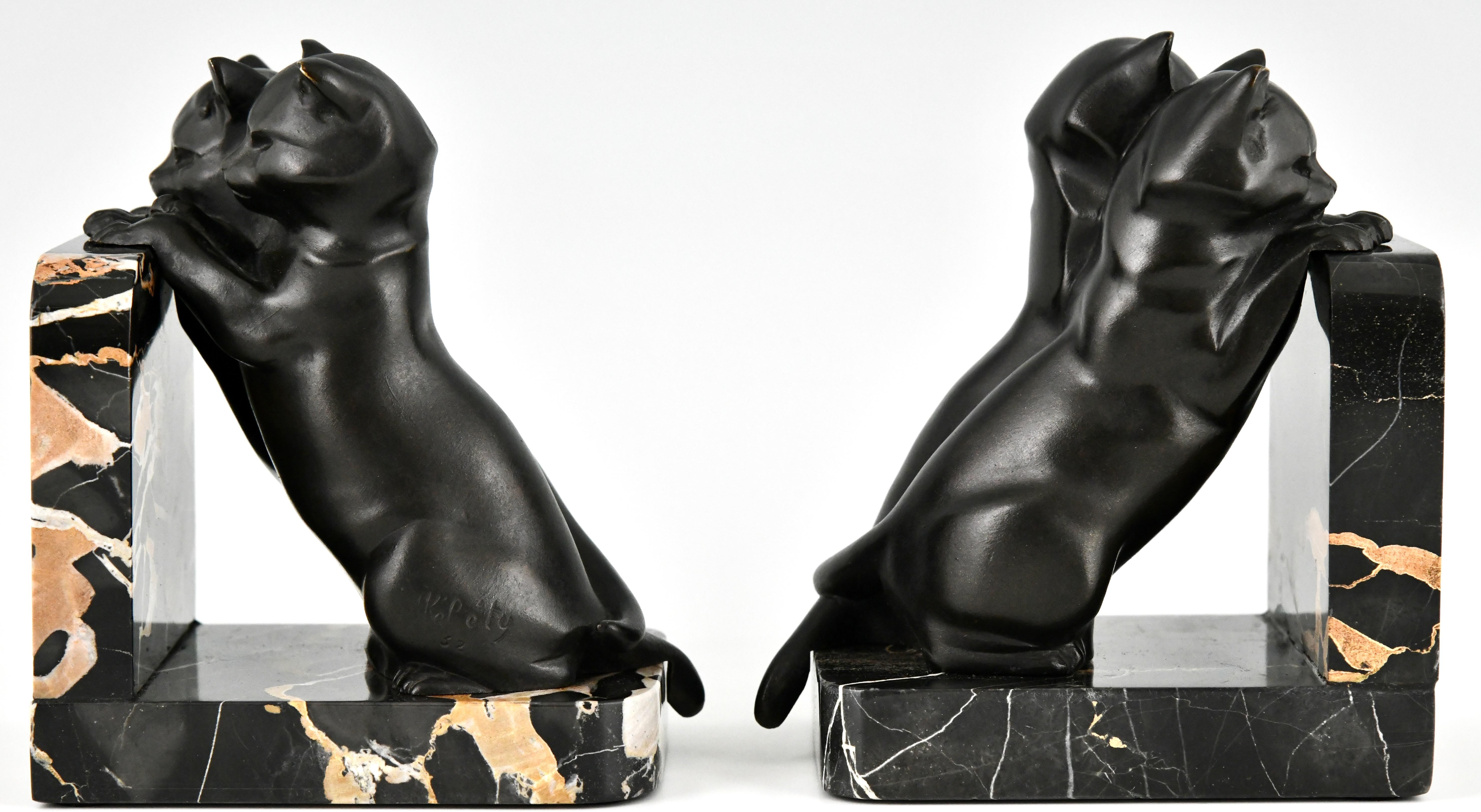 Patinated Art Deco bronze cat bookends by Alexandre Kelety France 1930. For Sale