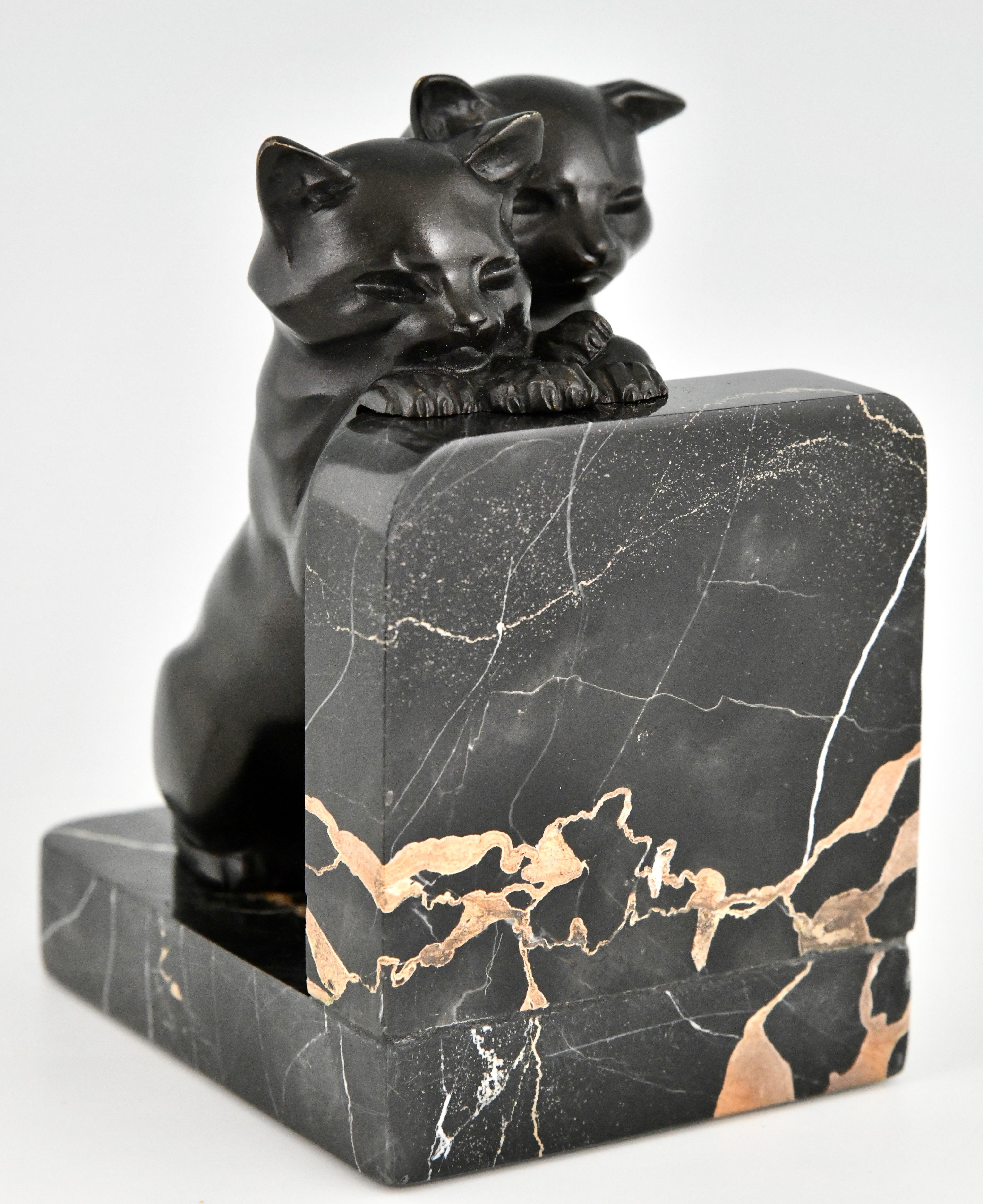 Art Deco bronze cat bookends by Alexandre Kelety France 1930. For Sale 1