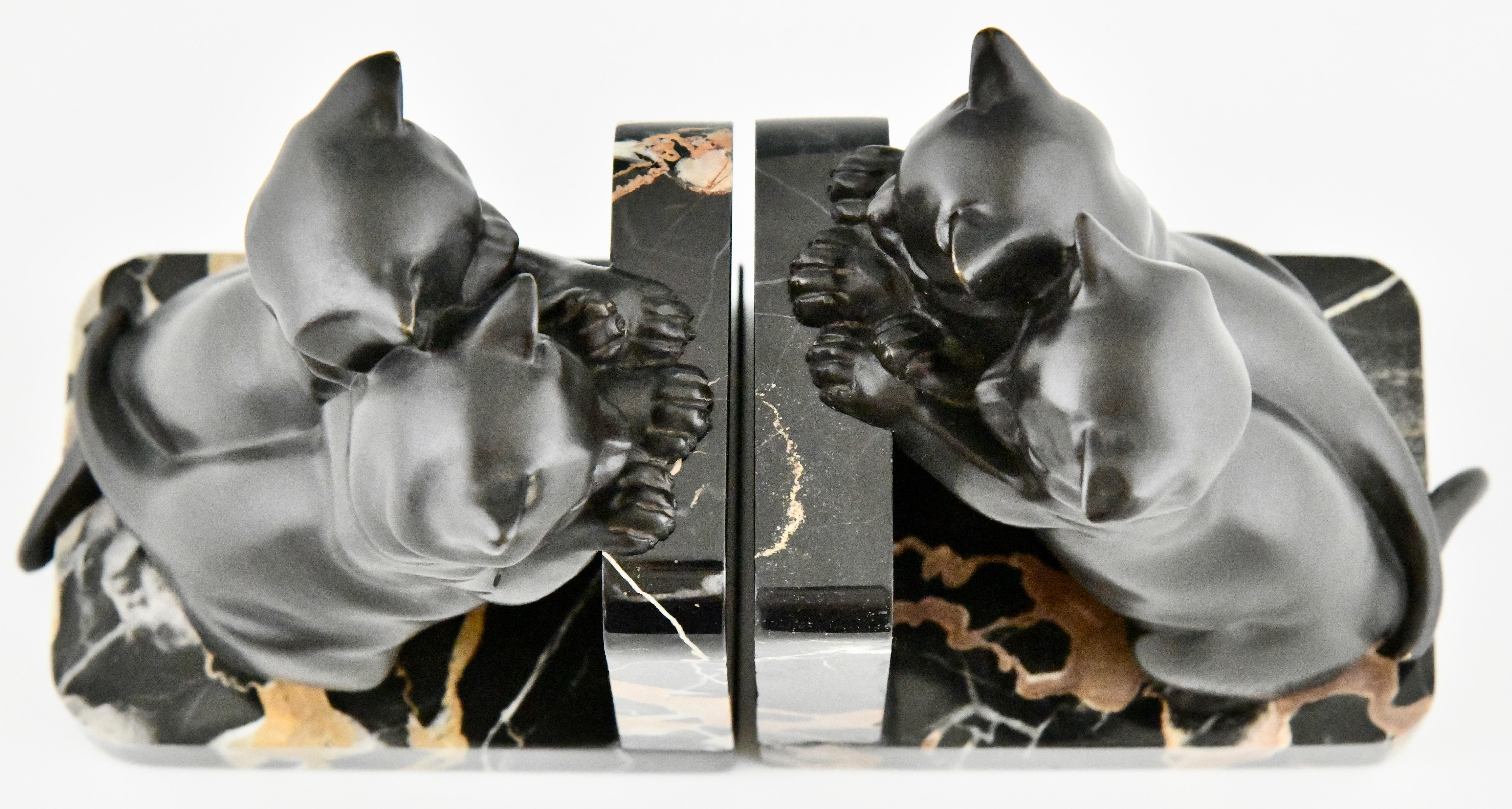 Art Deco bronze cat bookends by Alexandre Kelety France 1930. For Sale 2