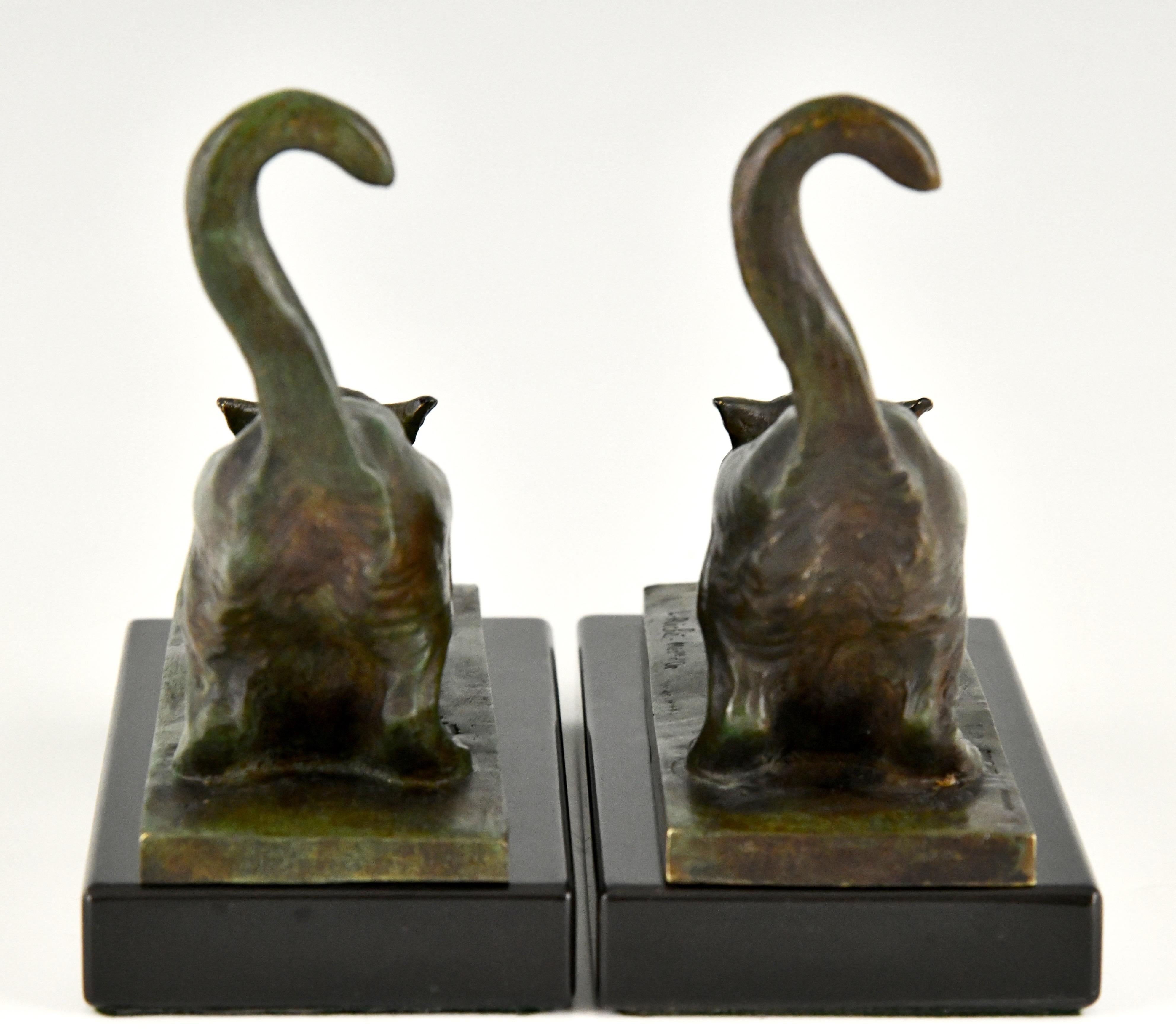 Art Deco Bronze Cat Bookends by Louis Riche, France, 1920 In Good Condition In Antwerp, BE