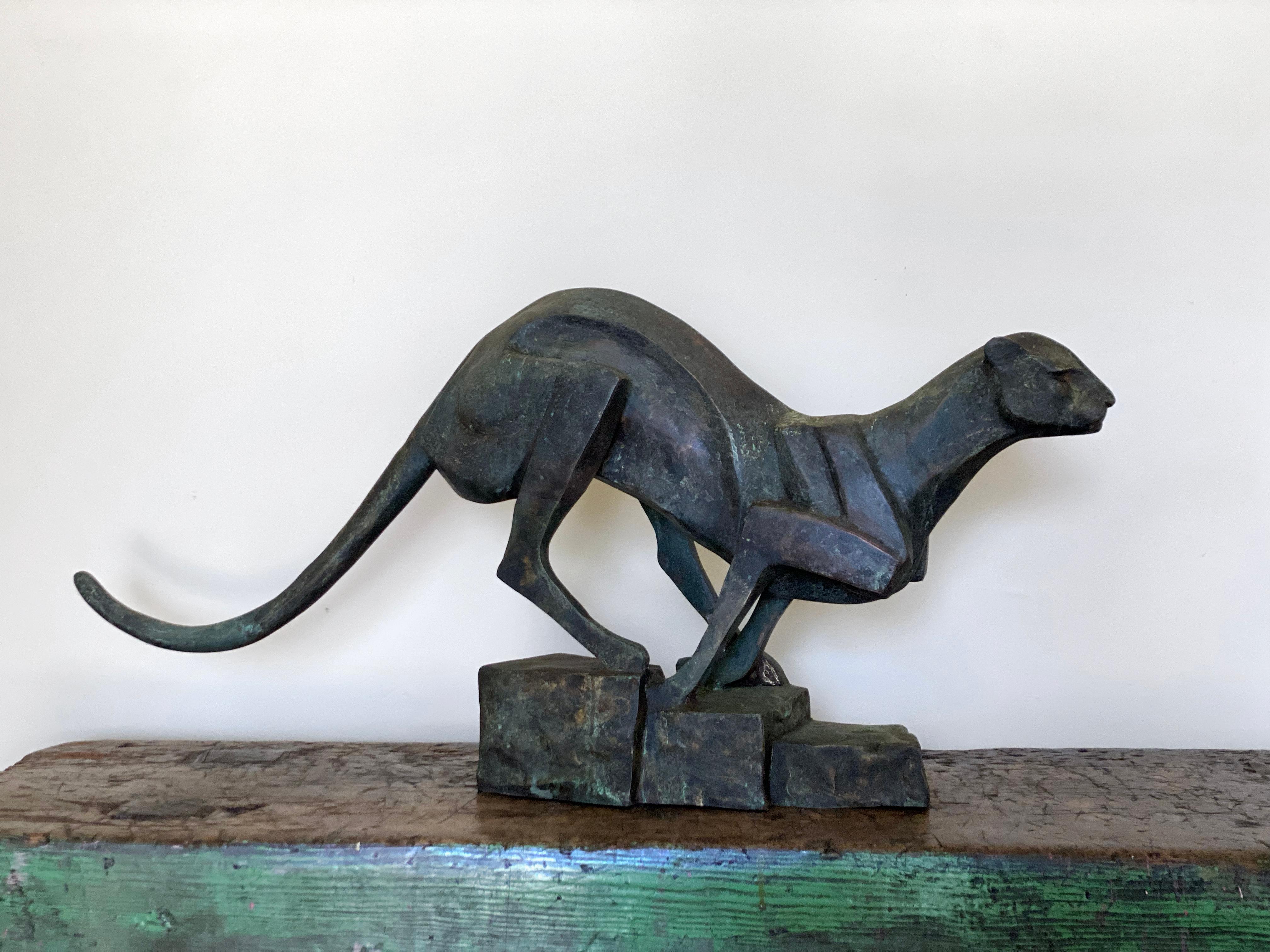 This is a beautiful stylized art deco bronze feline in stride. Wonderful patina. Great color. Perfect line.
Please contact me if you have any questions