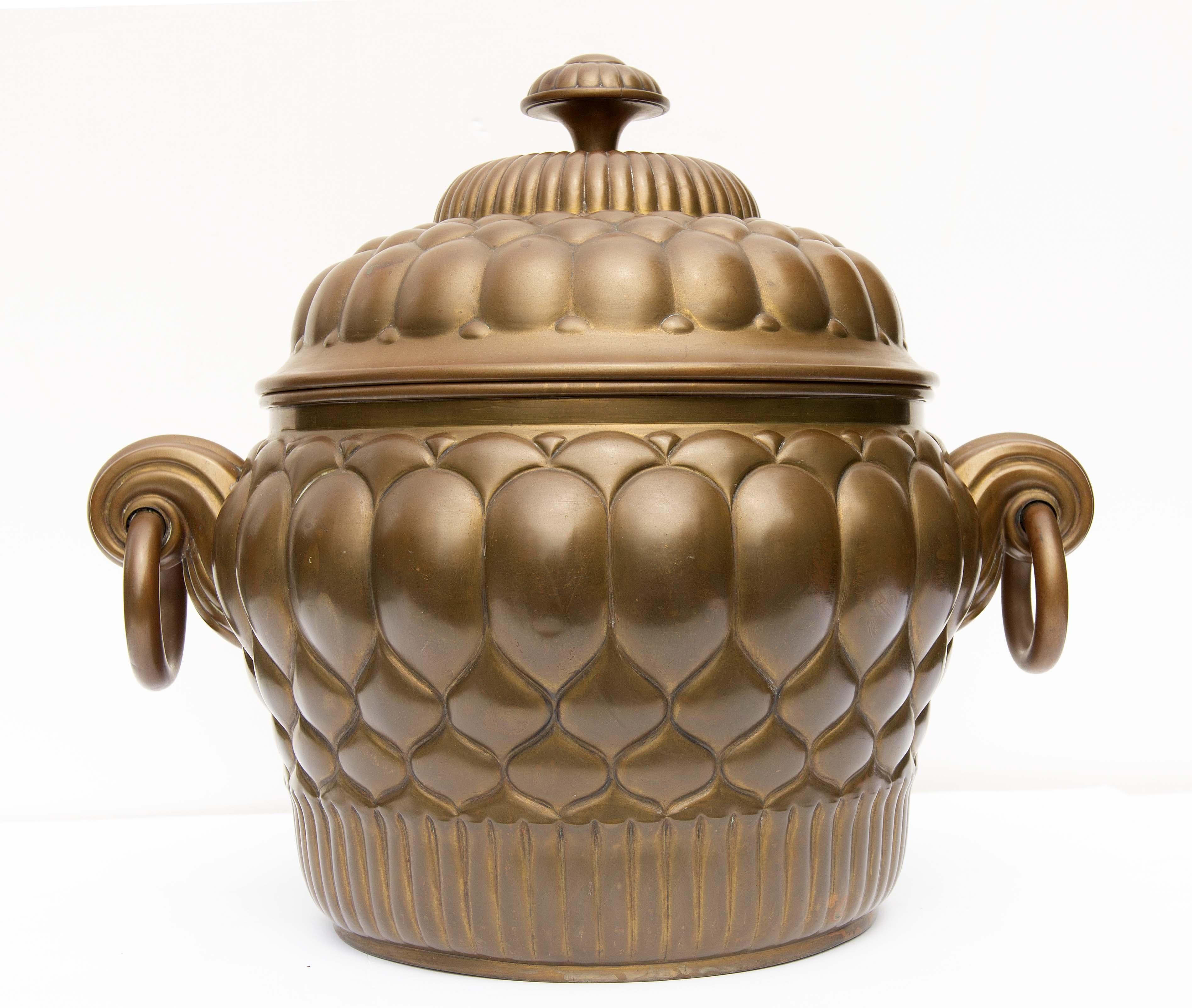 Art deco two handled covered bronze urn. German, 1920s.